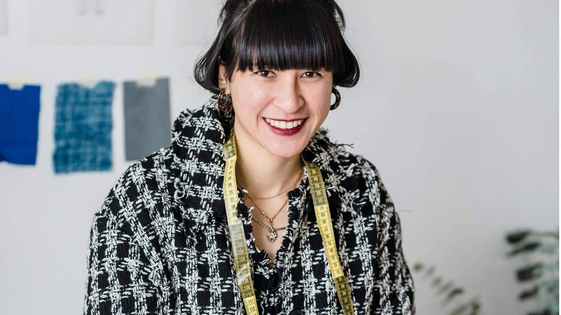 冬のオフィススタイルにクラシックなプリントを