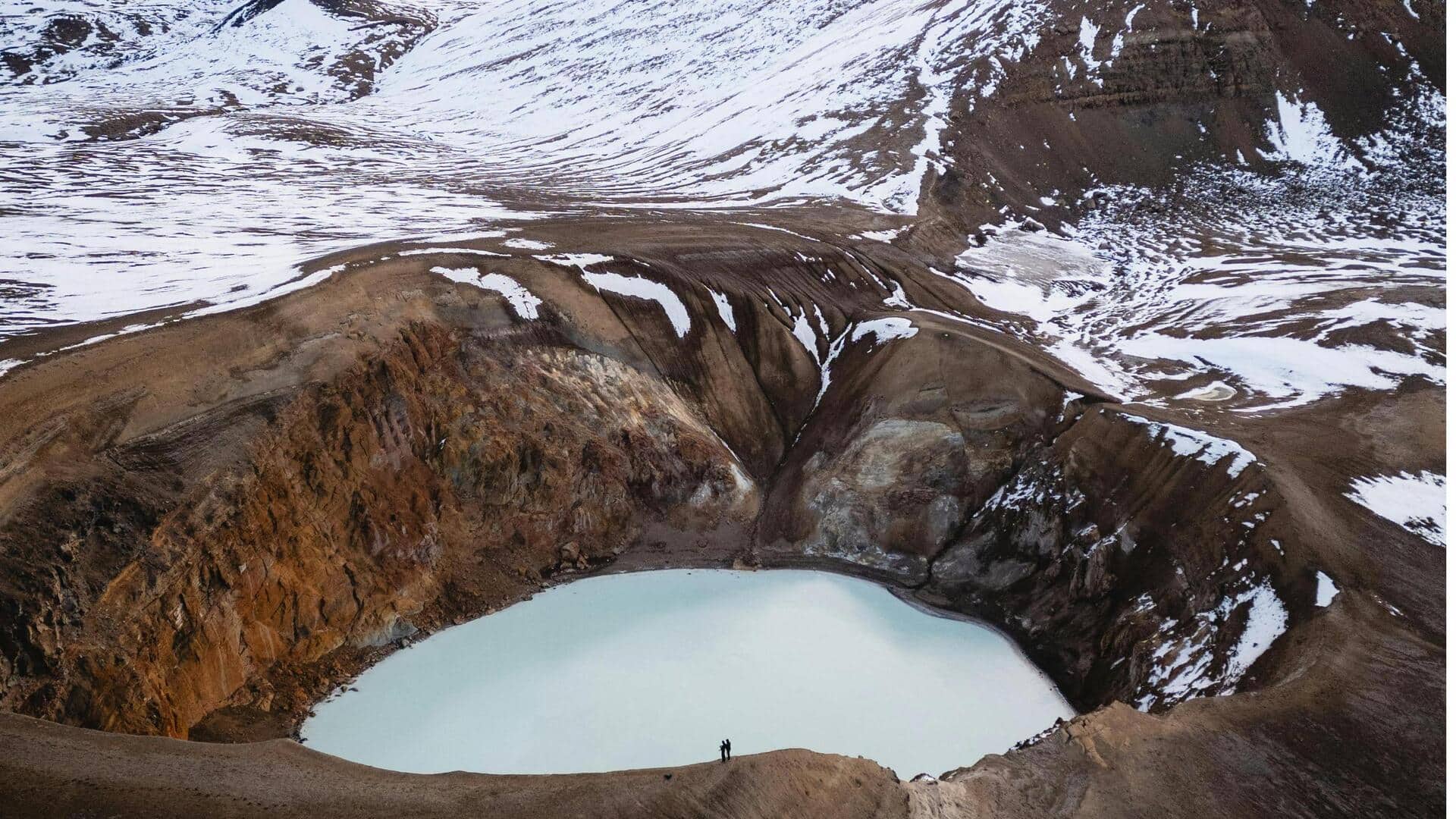 アイスランドの地熱風景と緑豊かな地形を探る アイスランドの地熱風景と緑豊かな地形を探る