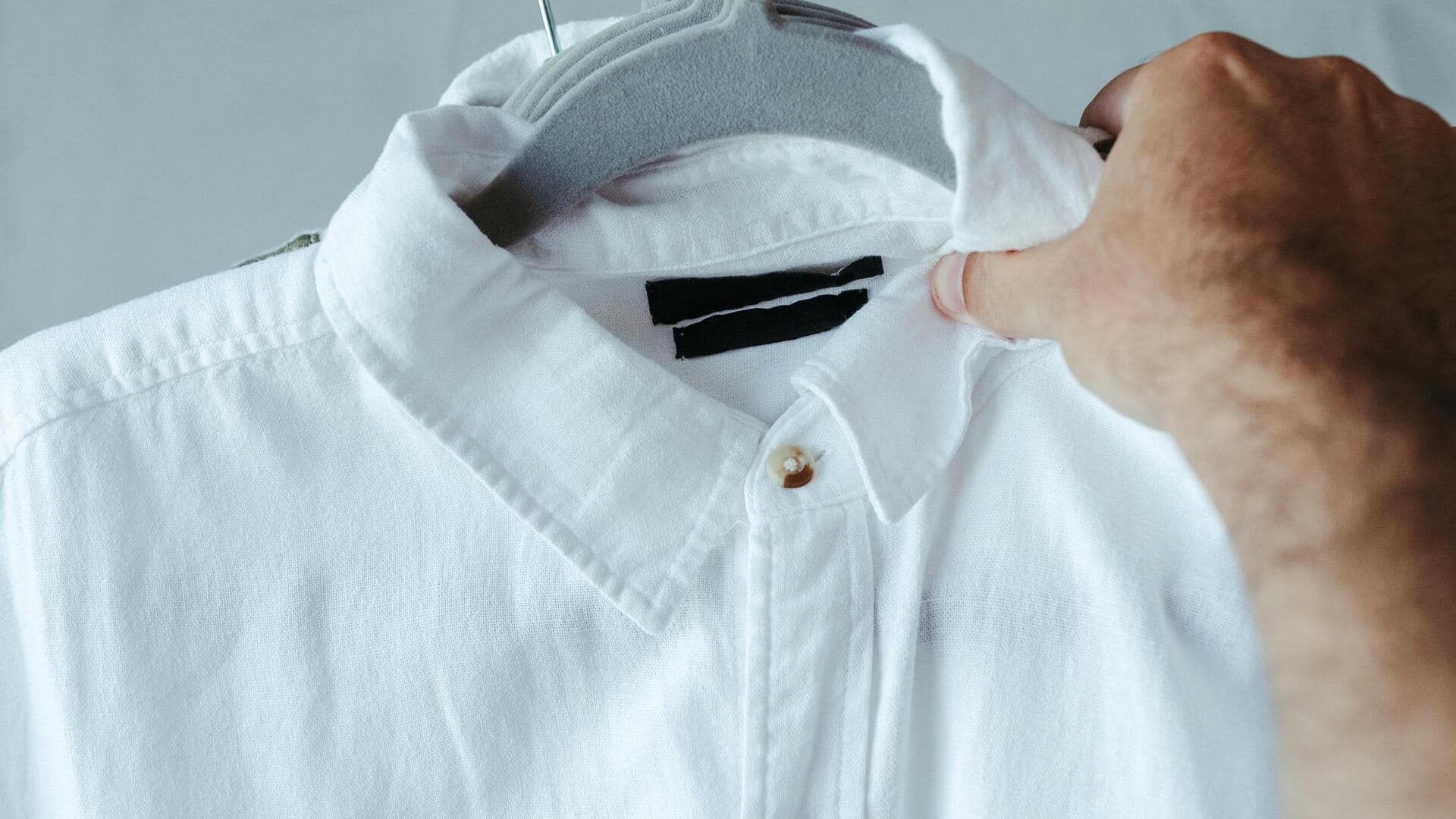 冬のオフィスにぴったりな柔らかいブラッシュドコットンシャツ5選