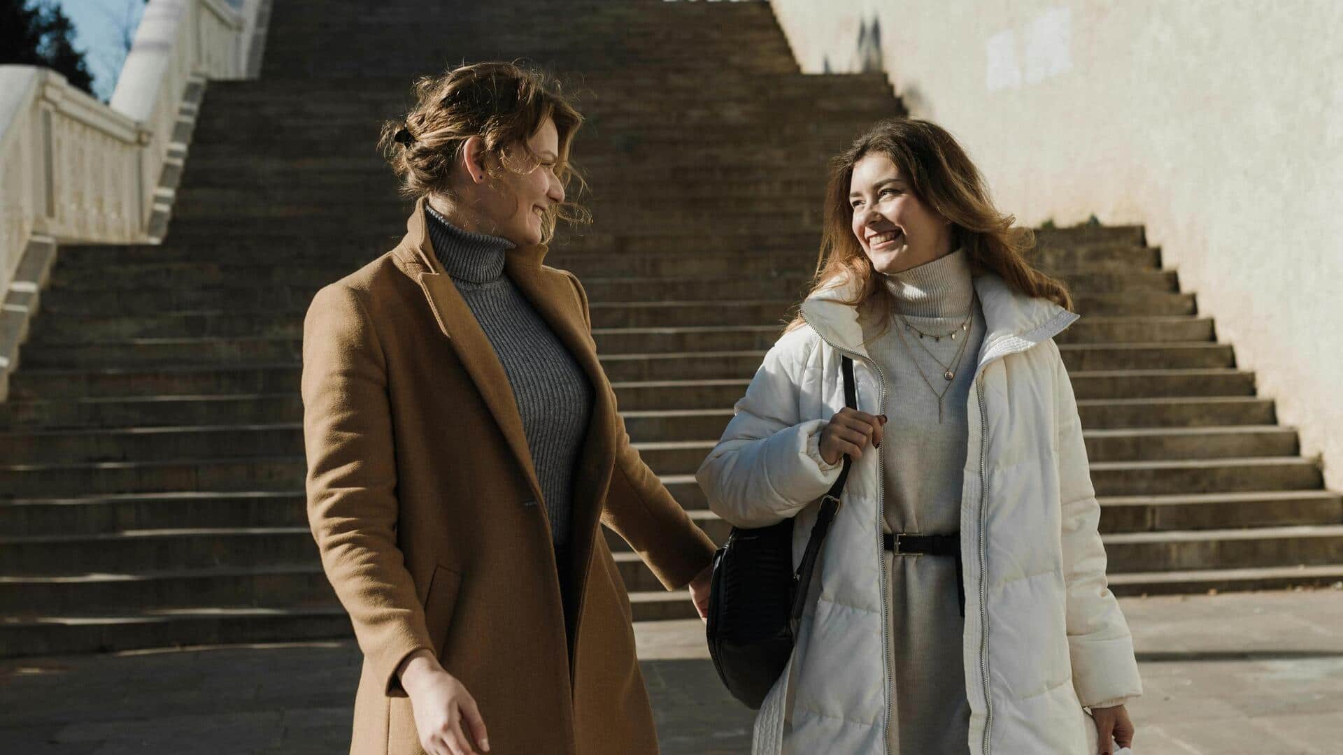 ミニマリスト秋のスタイルを再定義するアーストーンのタートルネック