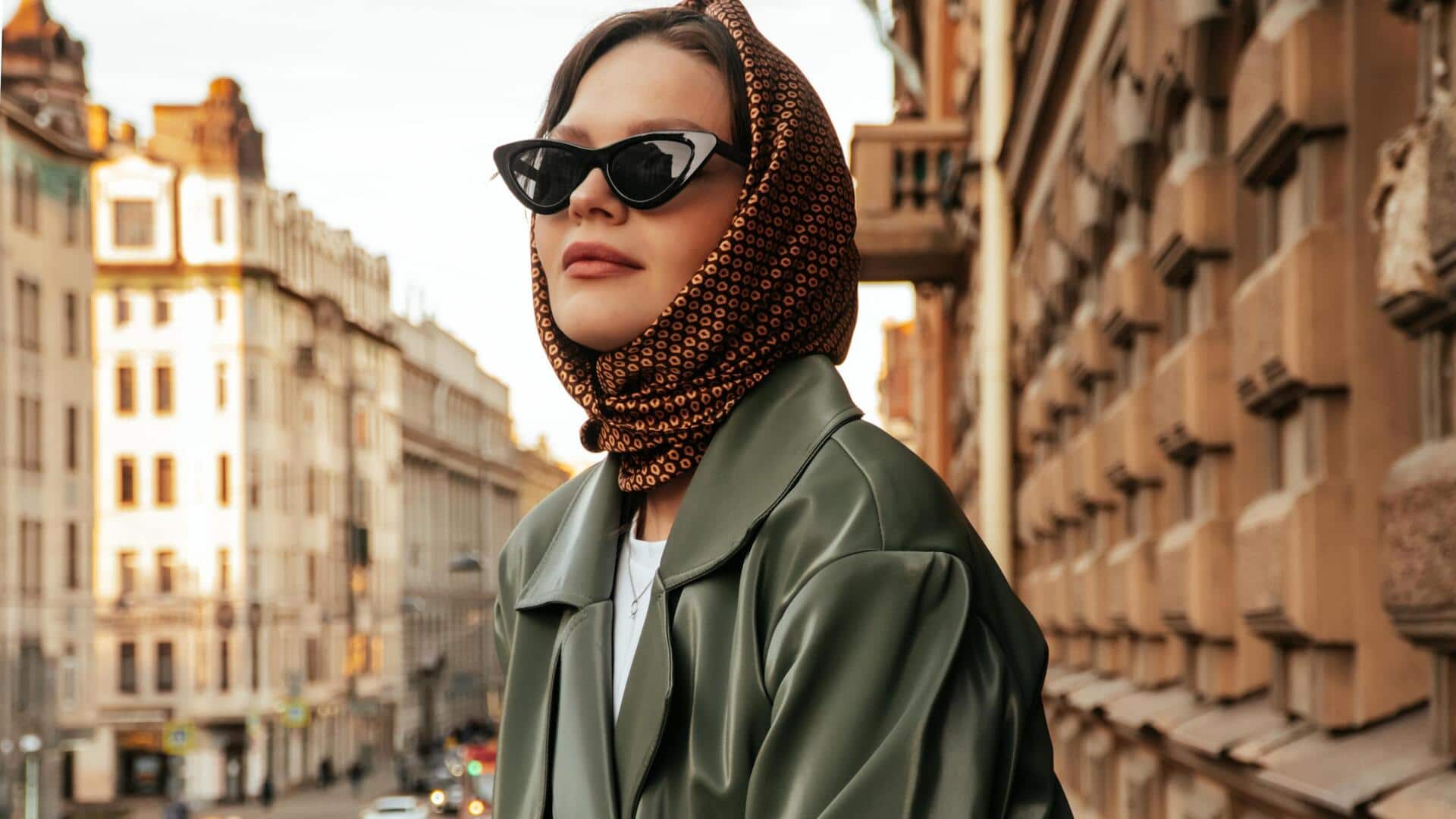 未来的な冬のストリートスタイルのための5つのテクファブレイヤリング