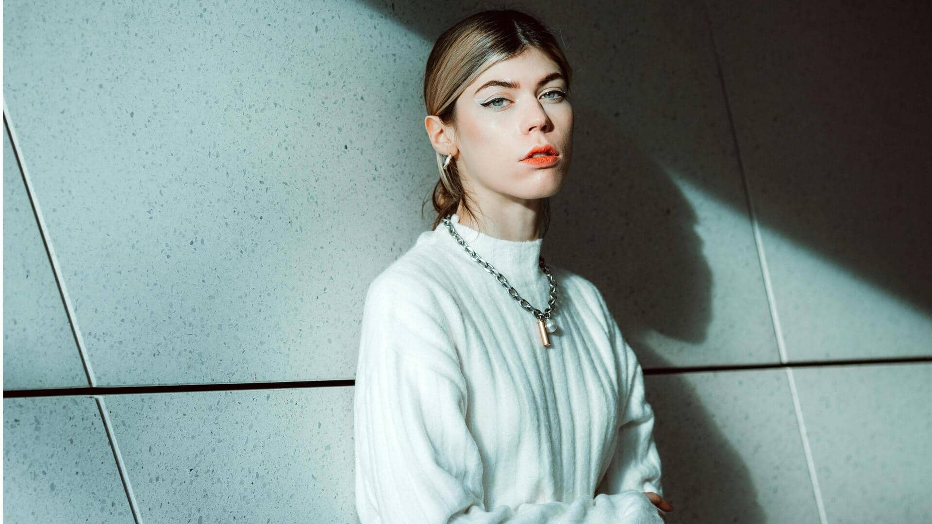 スリークなセーターでモダンビジネスカジュアルをマスター