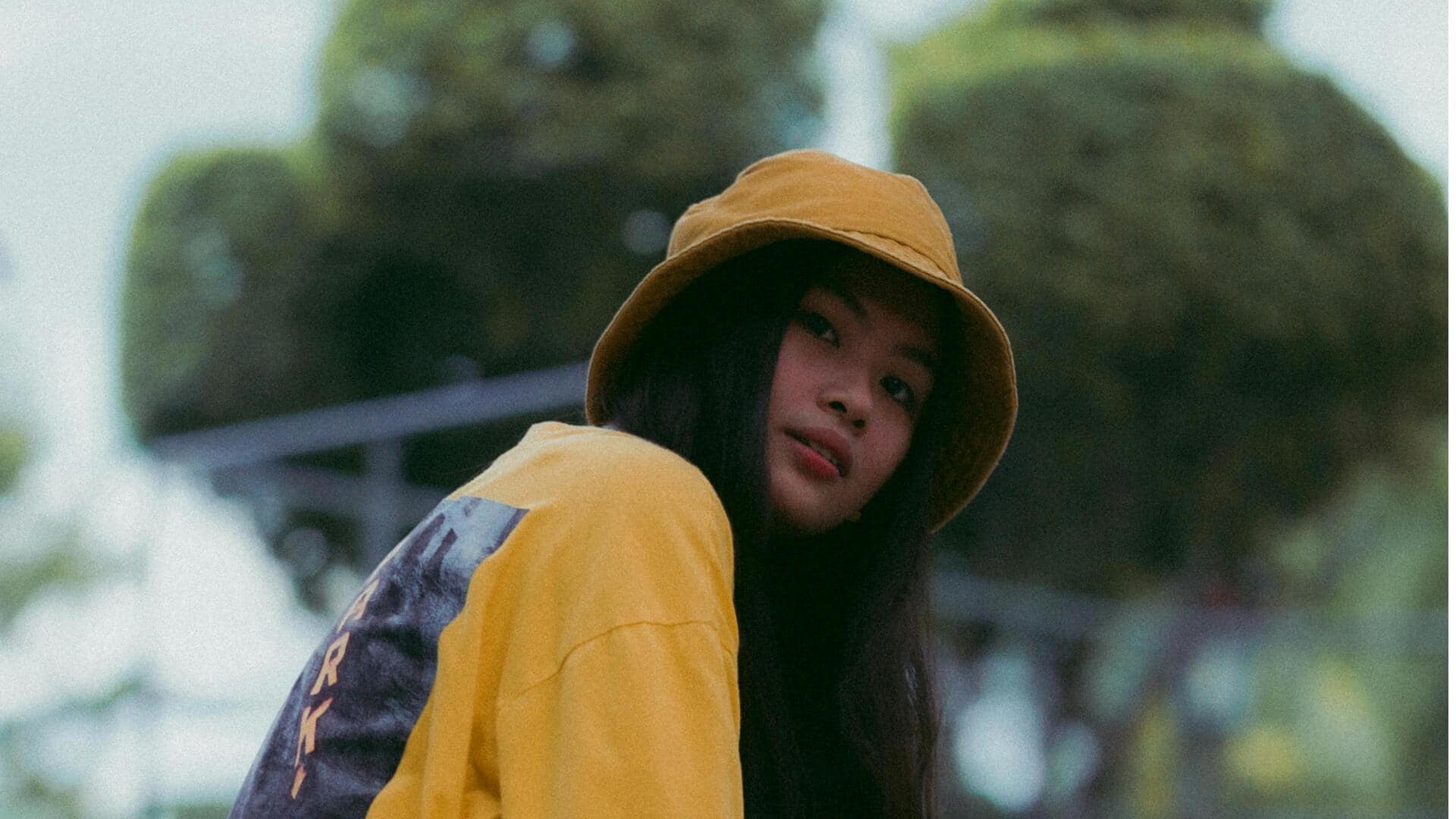 日本の冬ストリートスタイルを高める5つのコーデュロイバケットハット