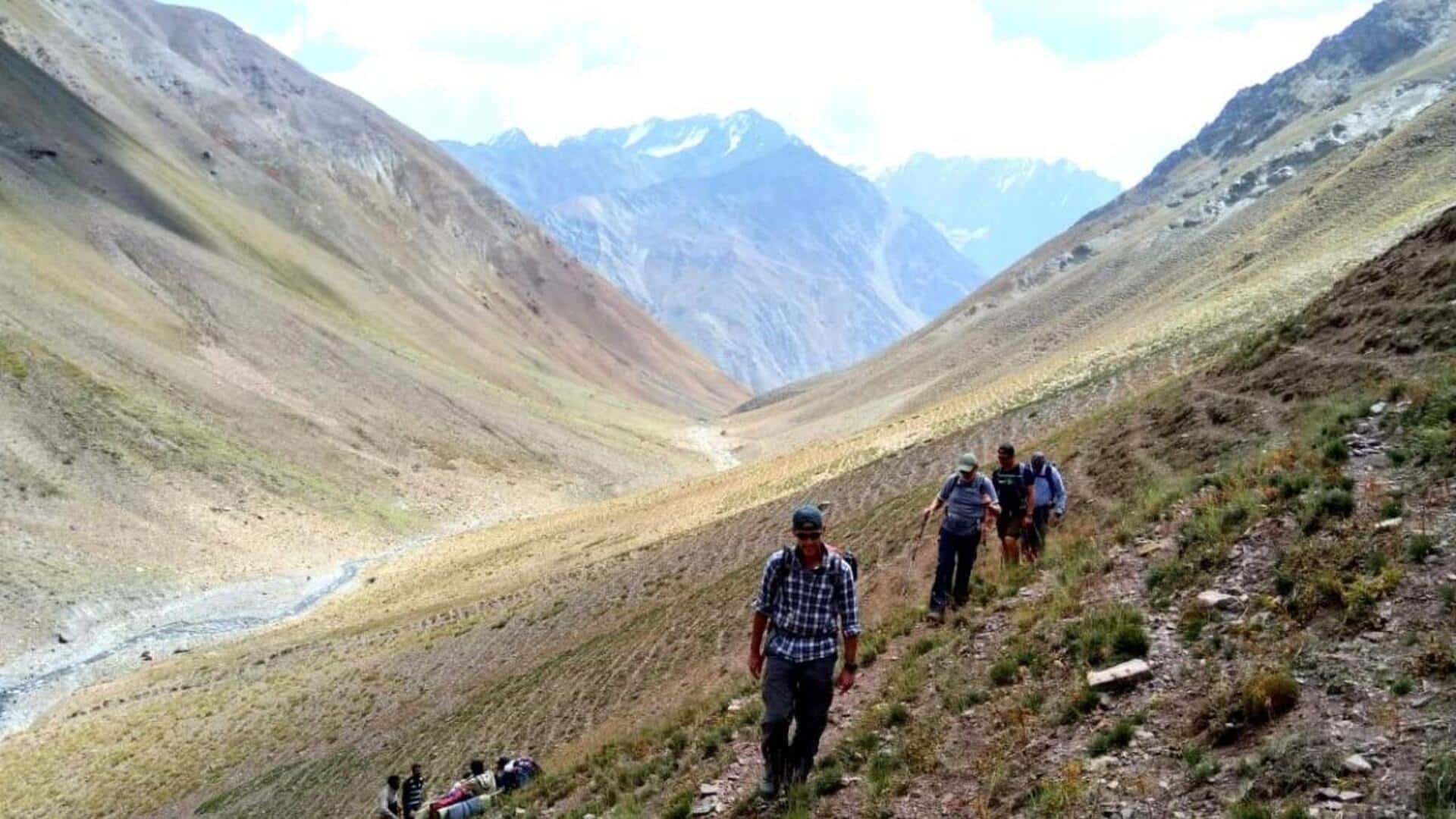 ナルタル渓谷のハイキングを楽しむ