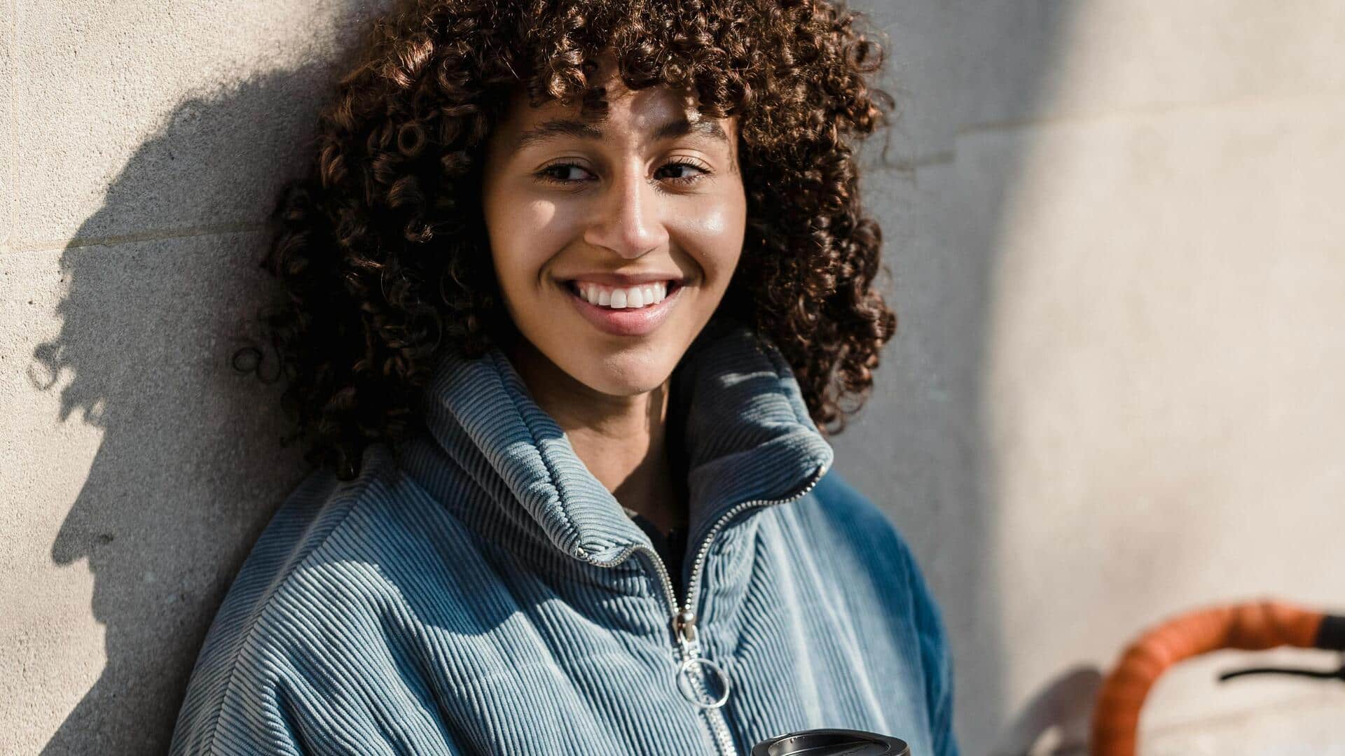 コーデュロイの秋、スタイリッシュな着こなし方