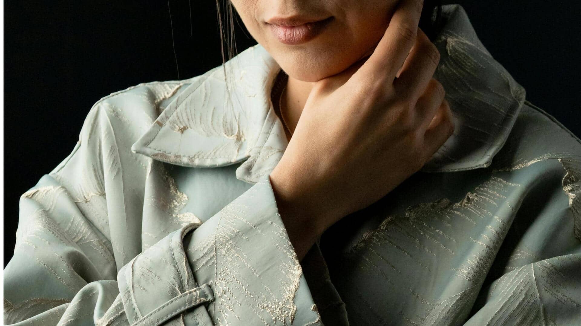 スモーキーターコイズ：冬のファッションに試したい5つのユニークな色の組み合わせ