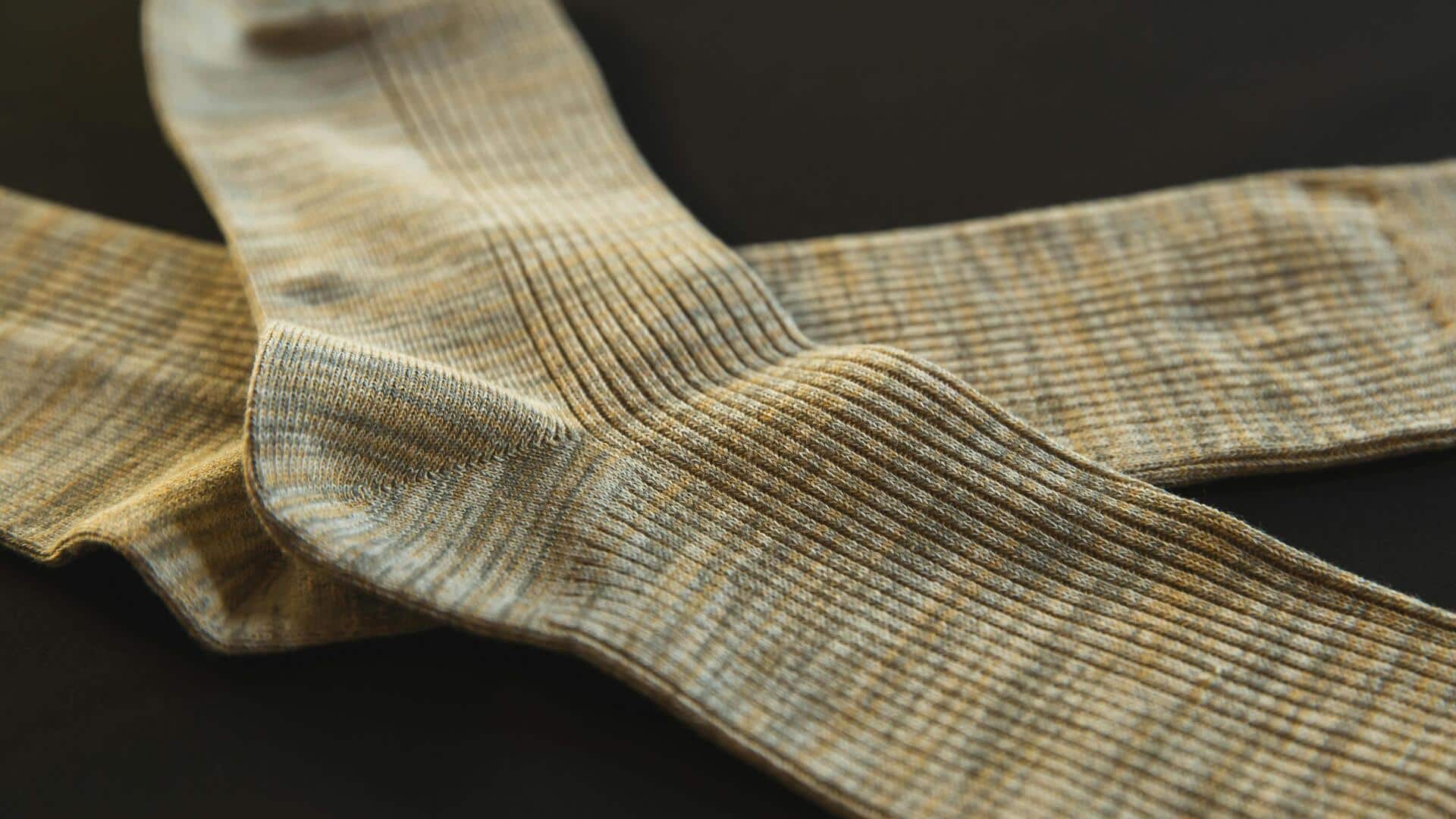 冬のファッションで長いリブソックスをスタイリングする5つの方法