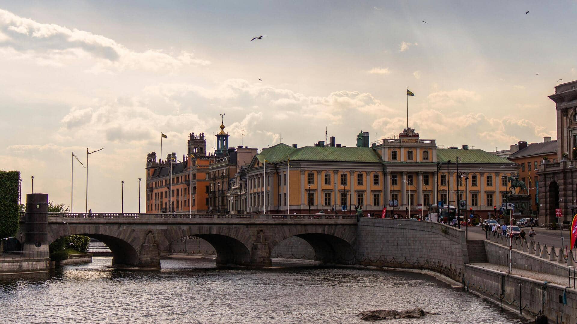 ストックホルムの美しい水路を巡る旅ガイド
