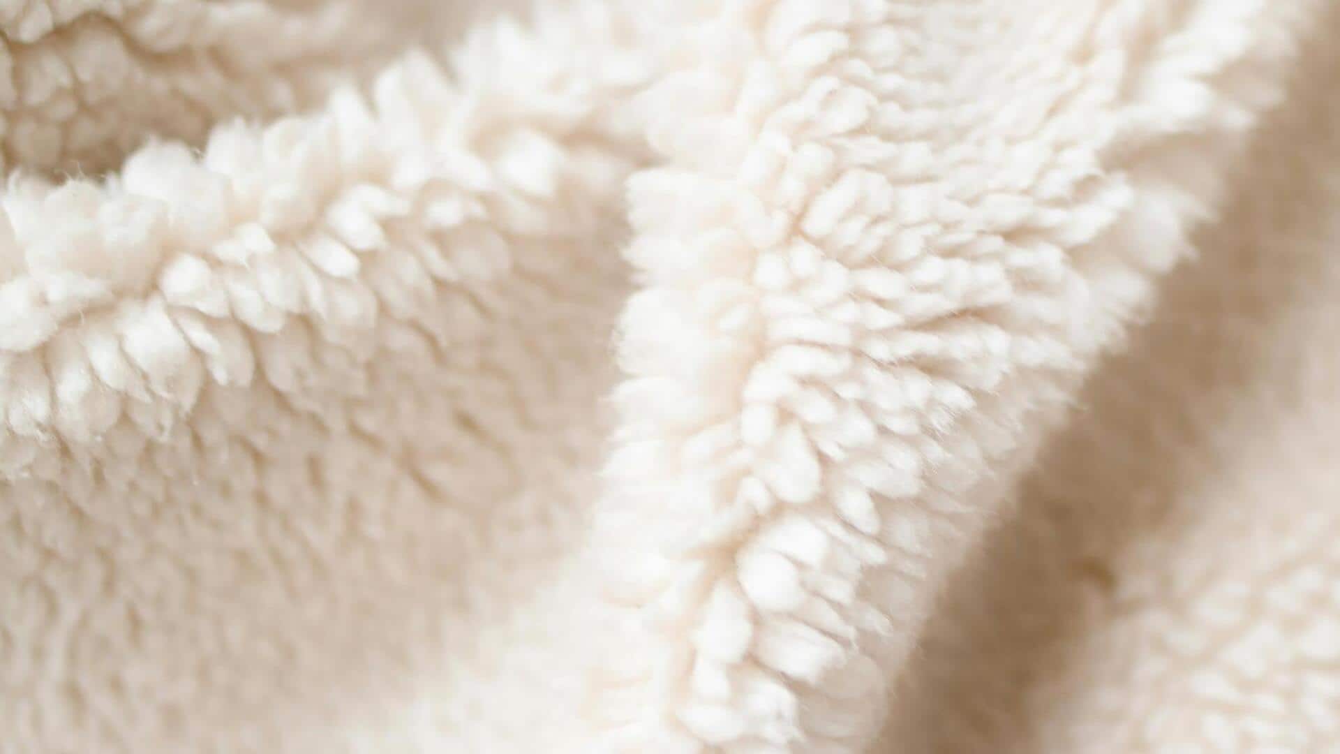 パネルフリースプルオーバーで冬をスタイリッシュに