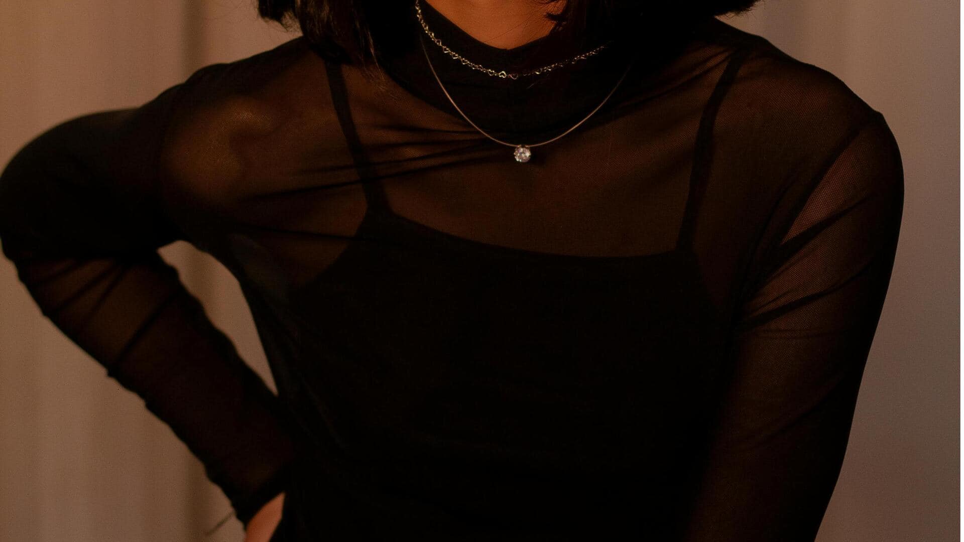 冬のレイヤリングに最適な5つのメッシュロングスリーブトップス