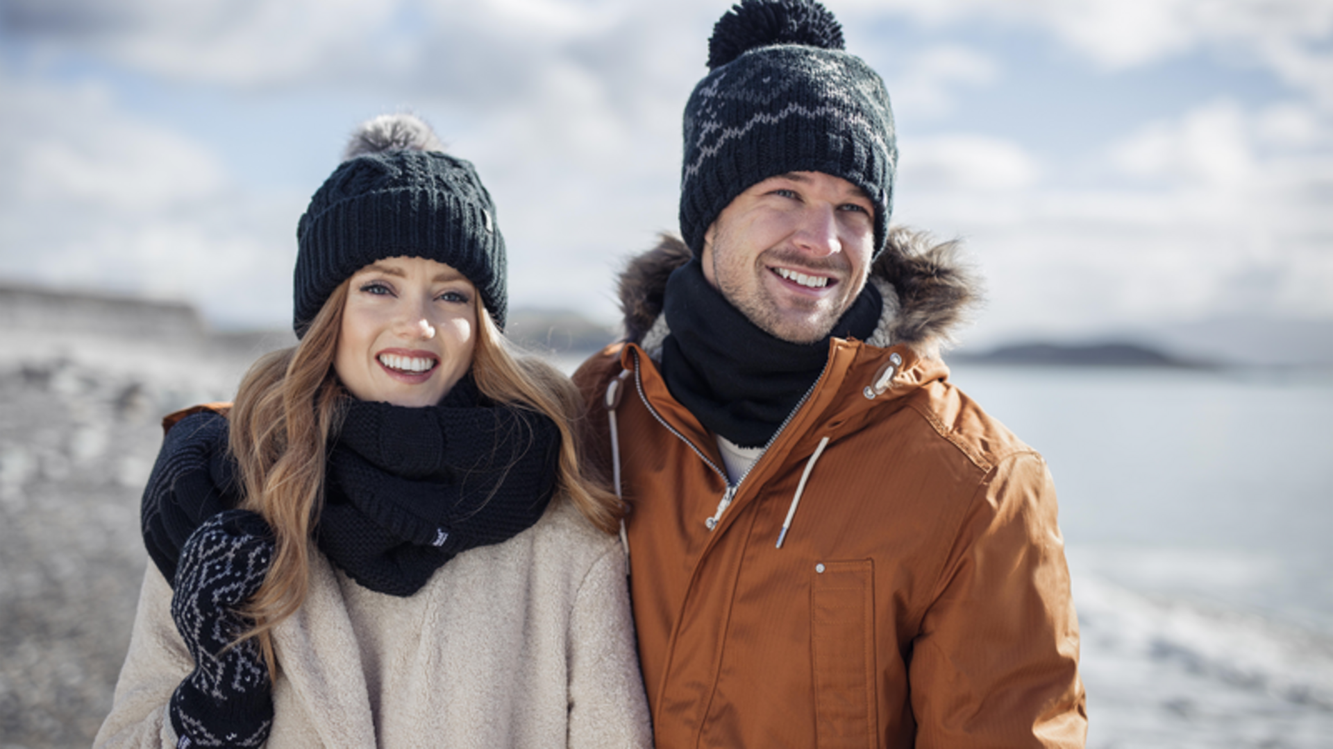 冬の装いを引き立てる大胆なネックウェア