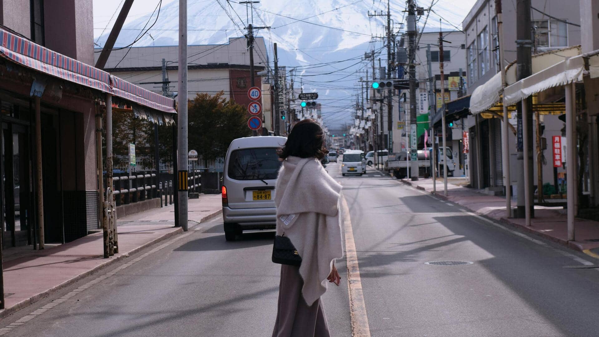 日本の冬ストリートファッション：エッジの効いた都会的なレイヤリングを極める