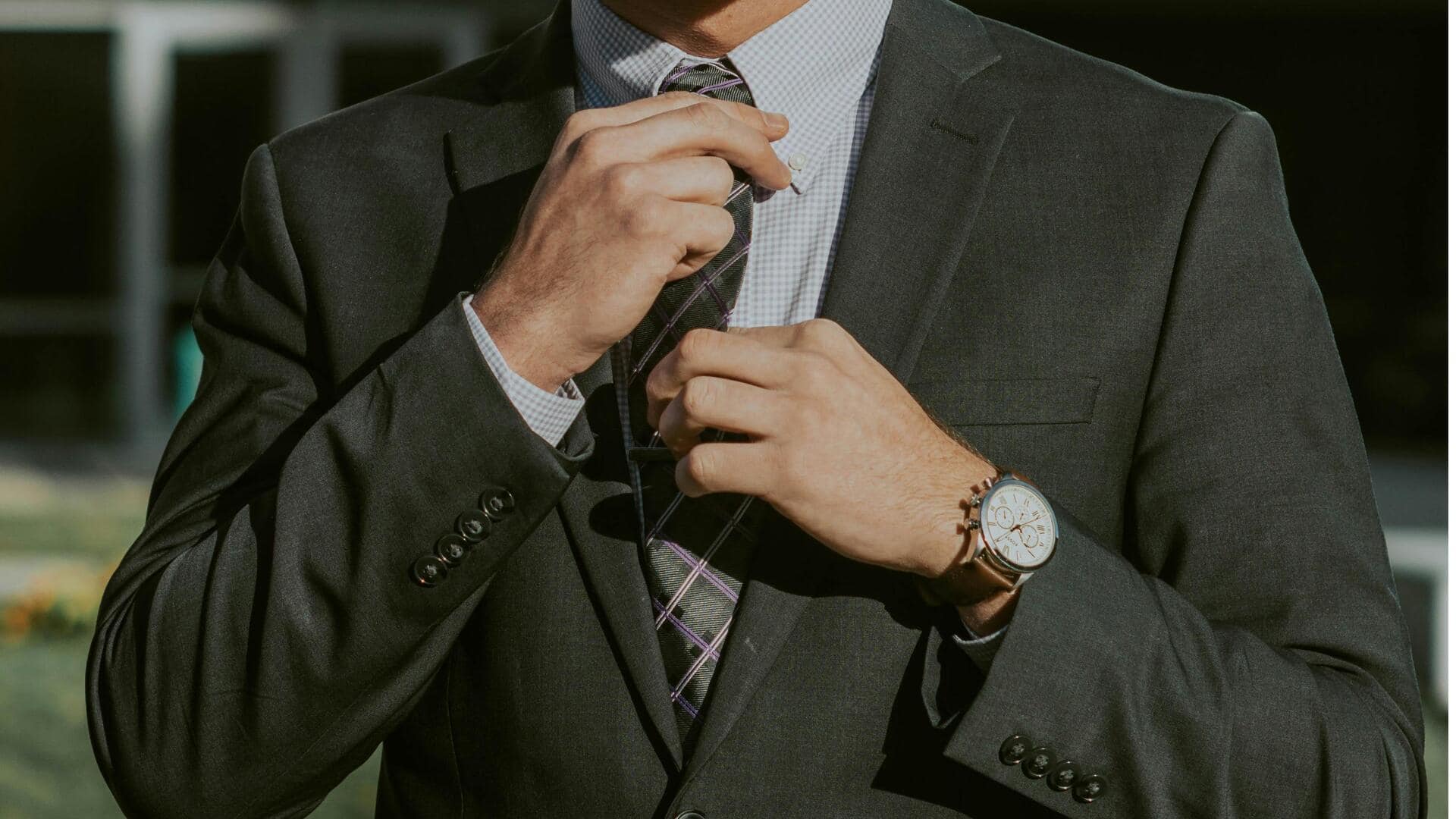 ミニマリストのネクタイで冬のビジネスカジュアルを変える