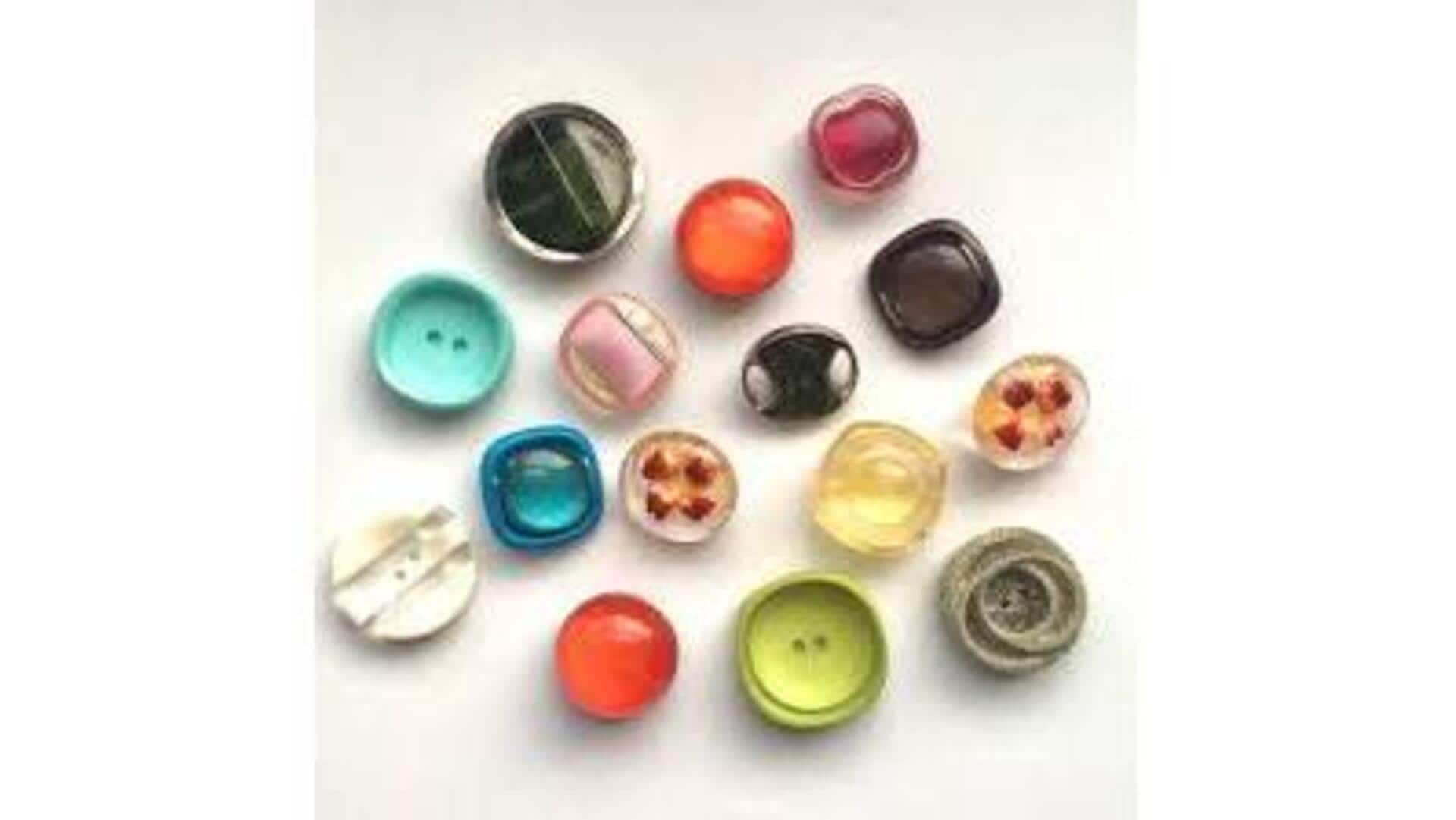 クラシックボタンで現代の服を変える方法