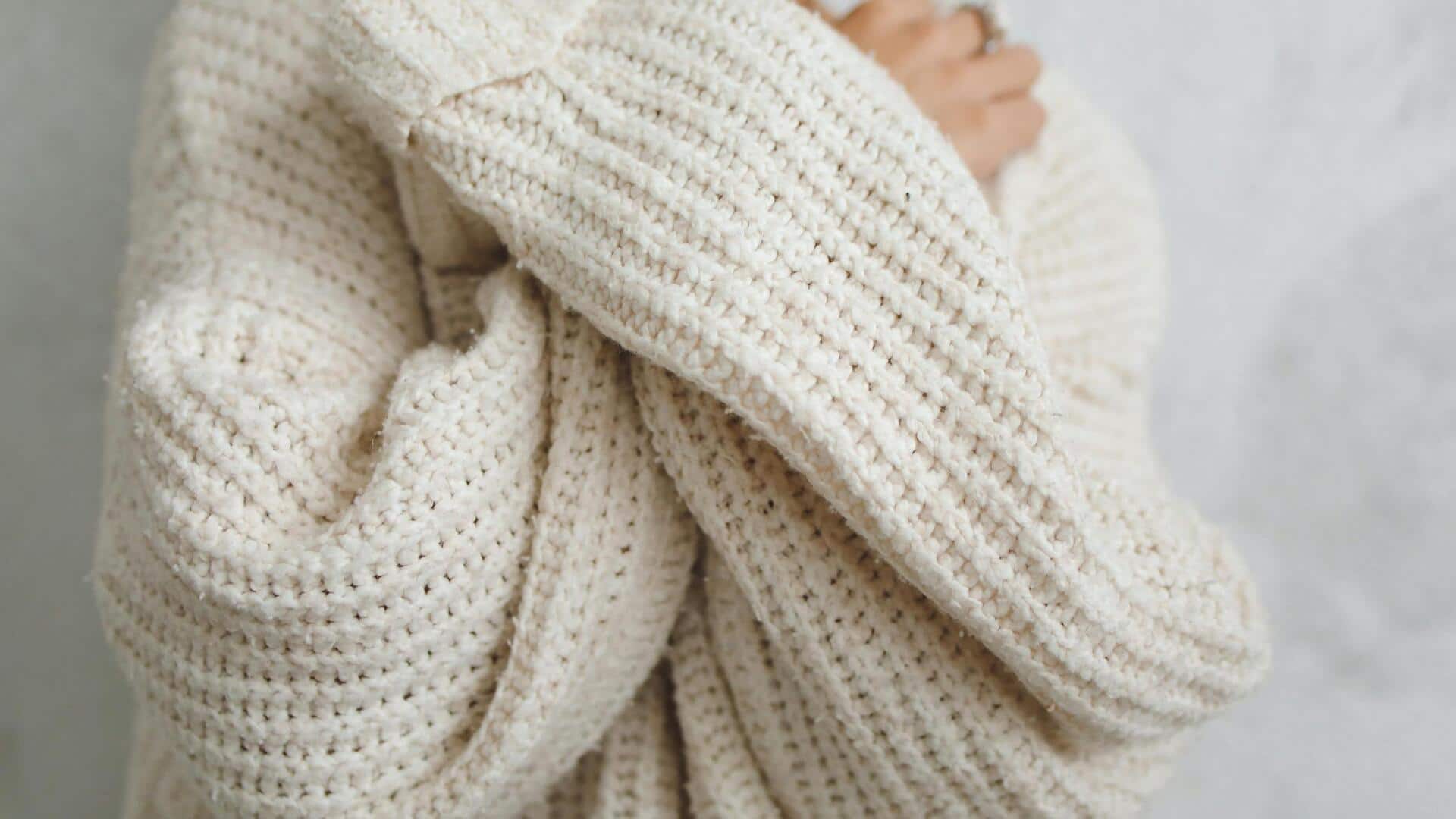 モノクロームストリートウェアで冬のレイヤリング5選