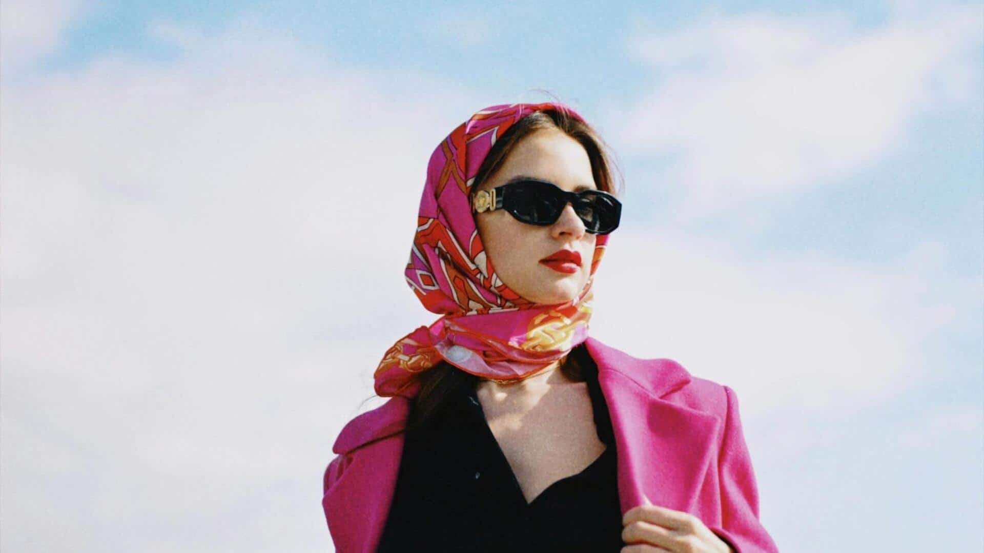 秋の装いを格上げする遊び心あるスカーフ