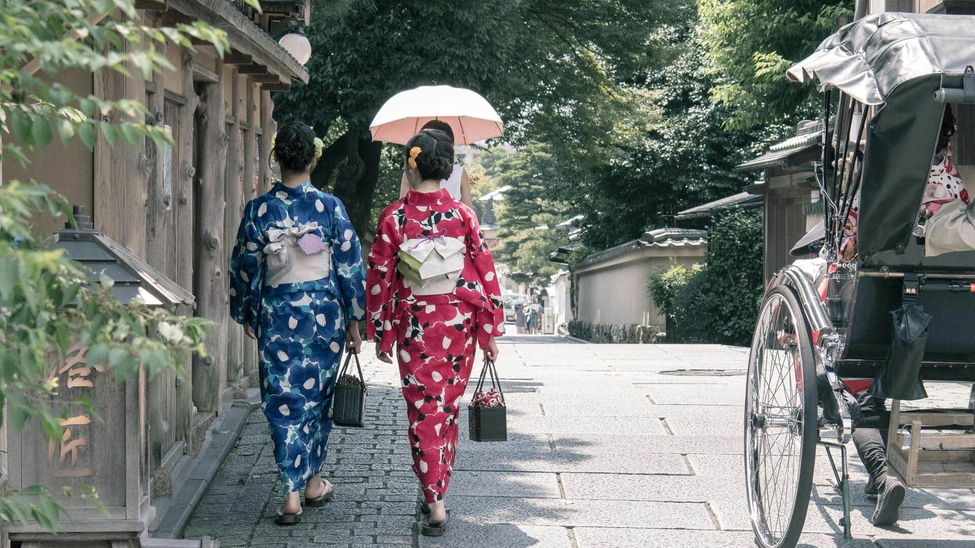 夏のカジュアルな場面にぴったりの浴衣