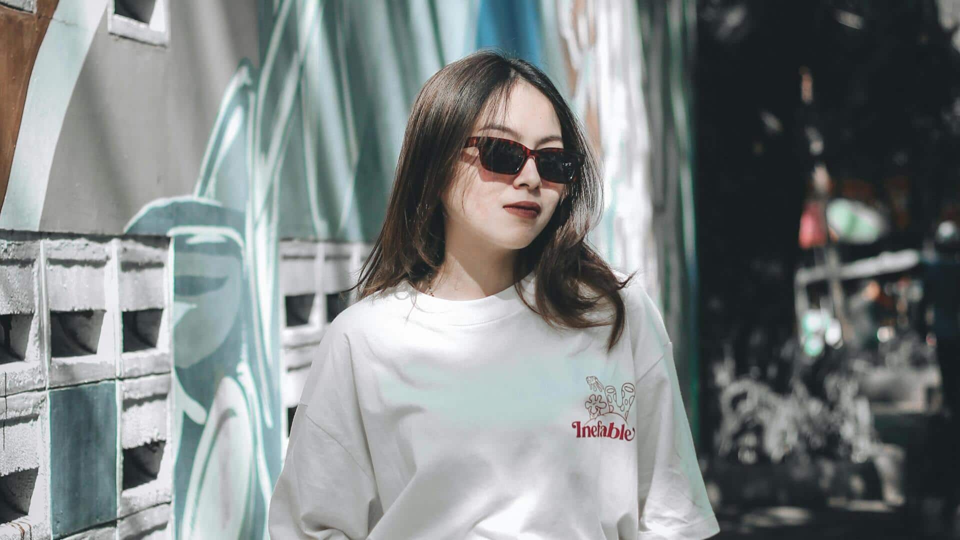 オーバーサイズTシャツとサマーカーゴショーツの組み合わせ オーバーサイズTシャツとサマーカーゴショーツの組み合わせ