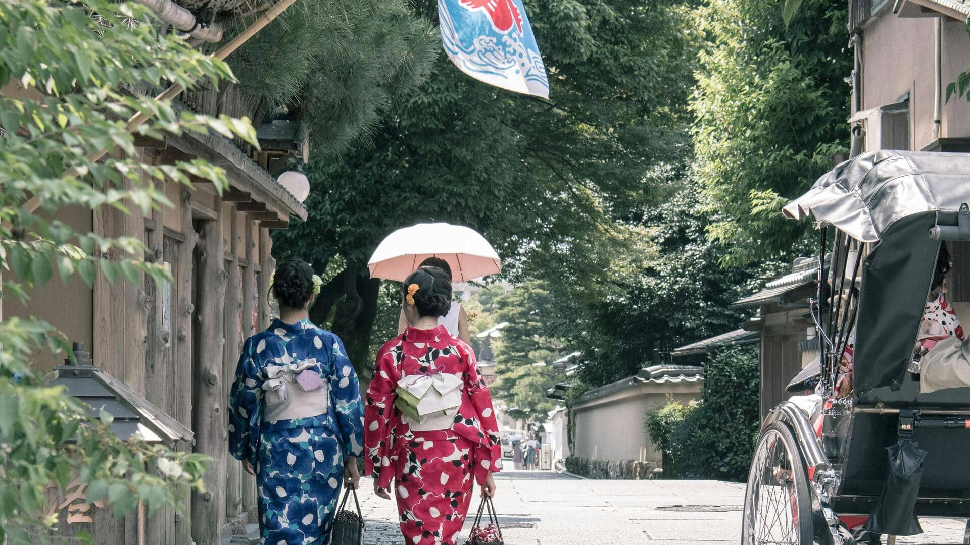 春祭りのためのクラシックな浴衣スタイリング