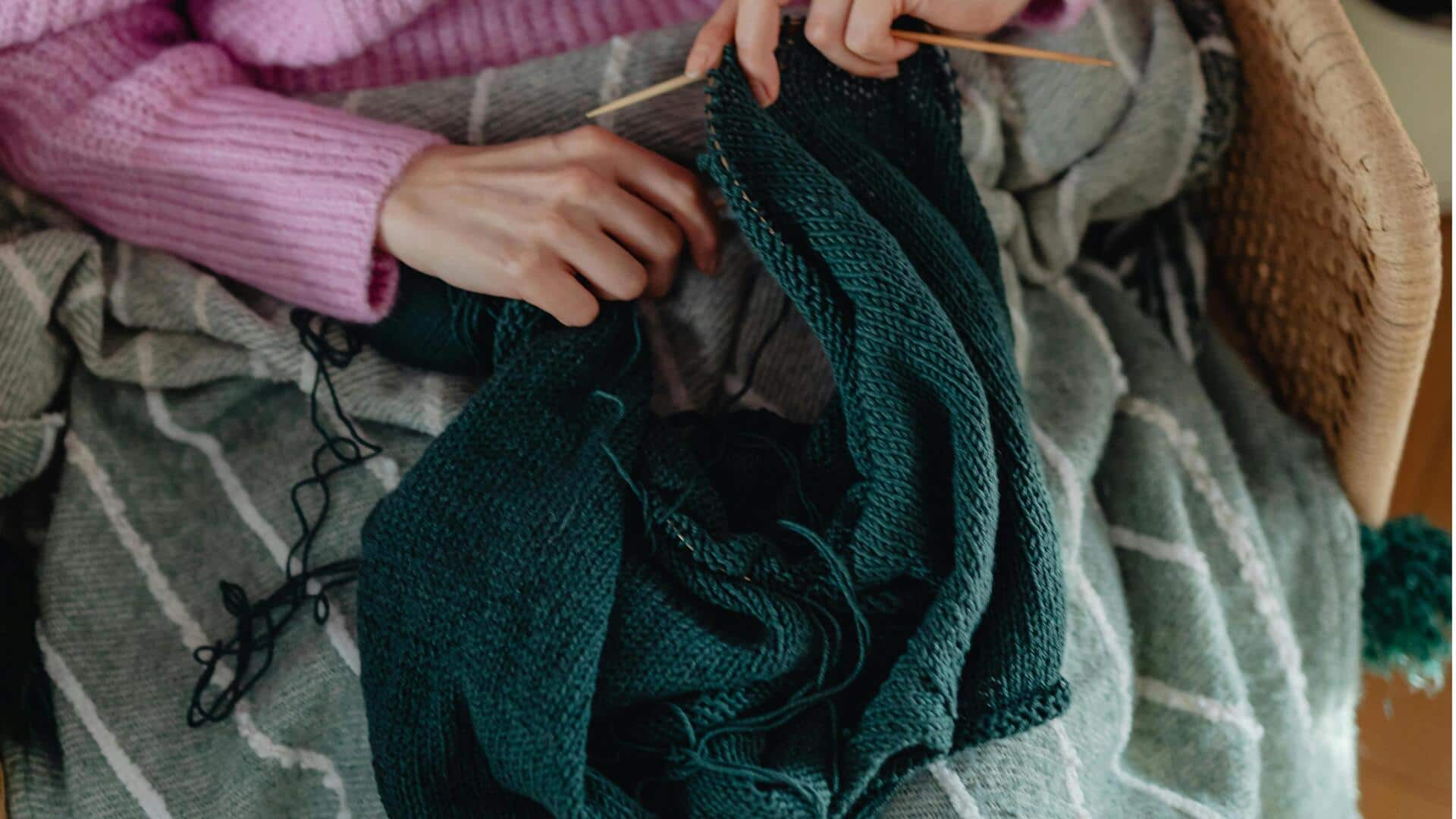 現代冬ファッションを彩るアンバーグリーンの五つの色彩