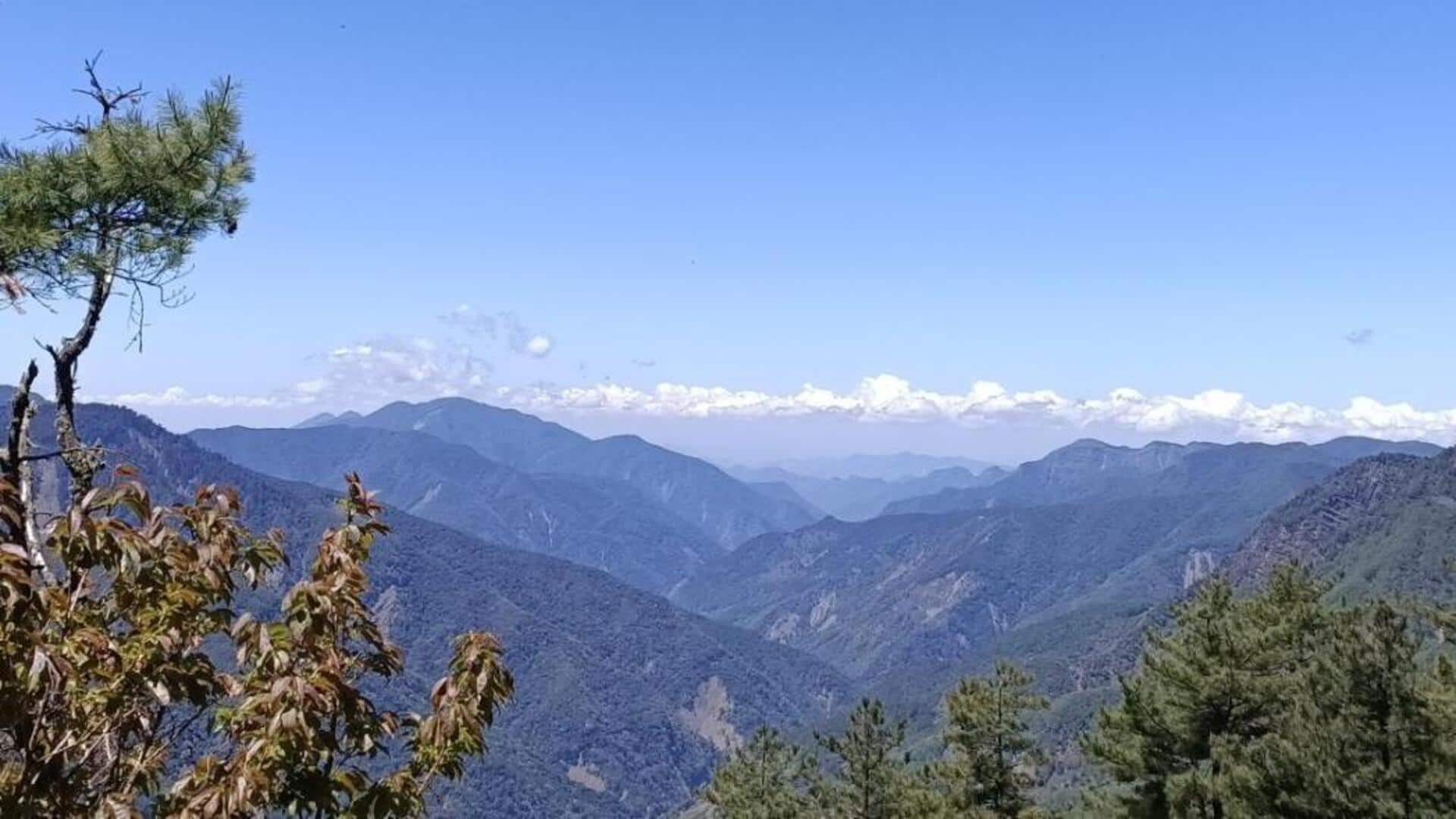 台湾の玉山を巡る壮大なパノラマ