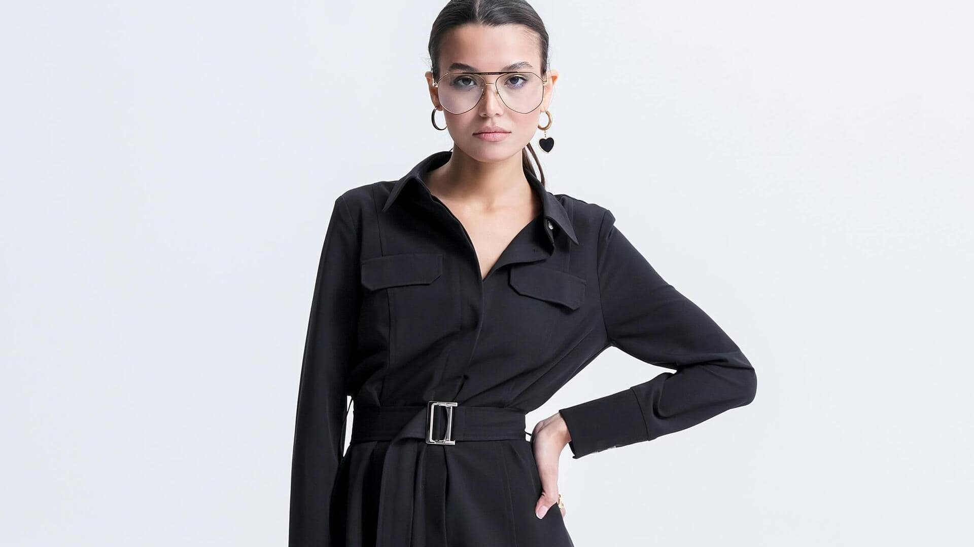 秋のオフィスファッション：ベルト付きドレスで洗練されたスタイルを