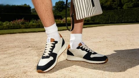 日本のテクノロジー先進ファッションにおけるアヴァンギャルドスニーカー