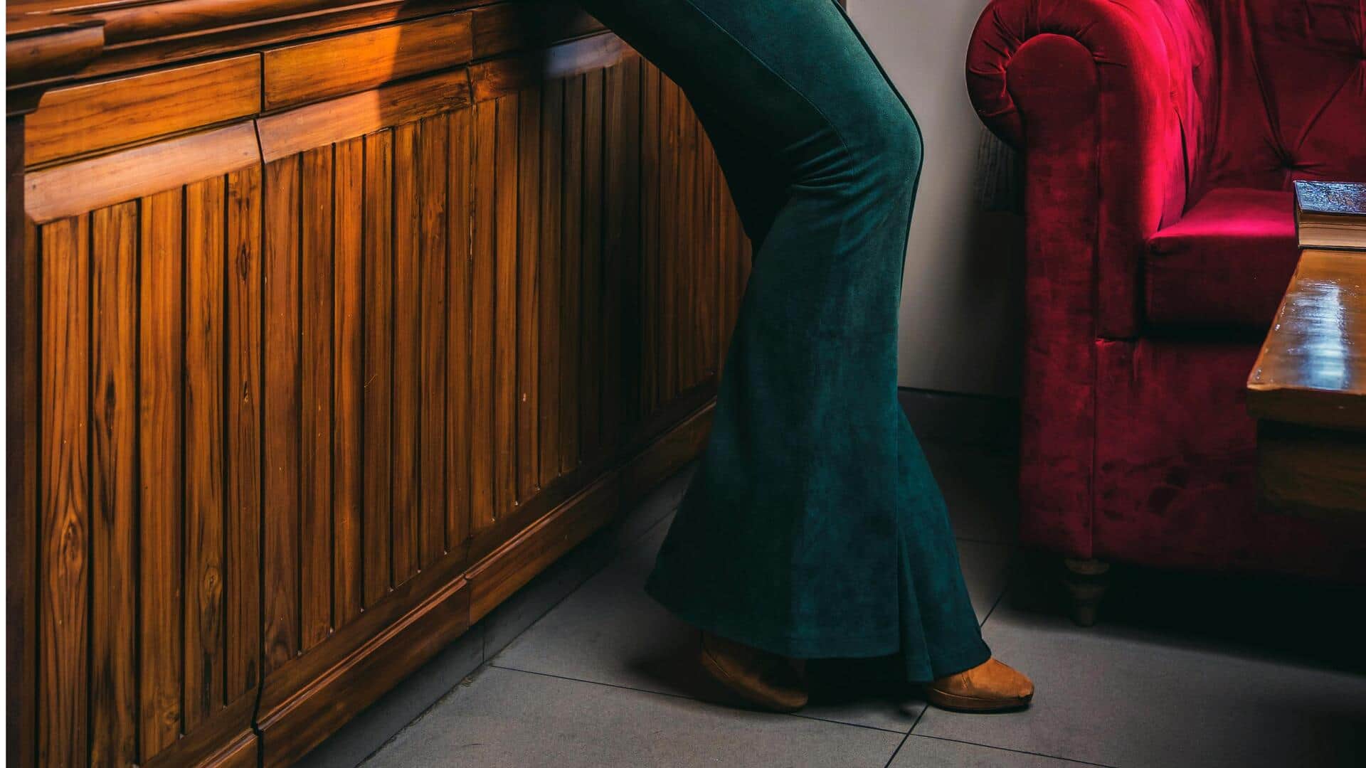 ベルベットワイドパンツで冬の贅沢を楽しむ