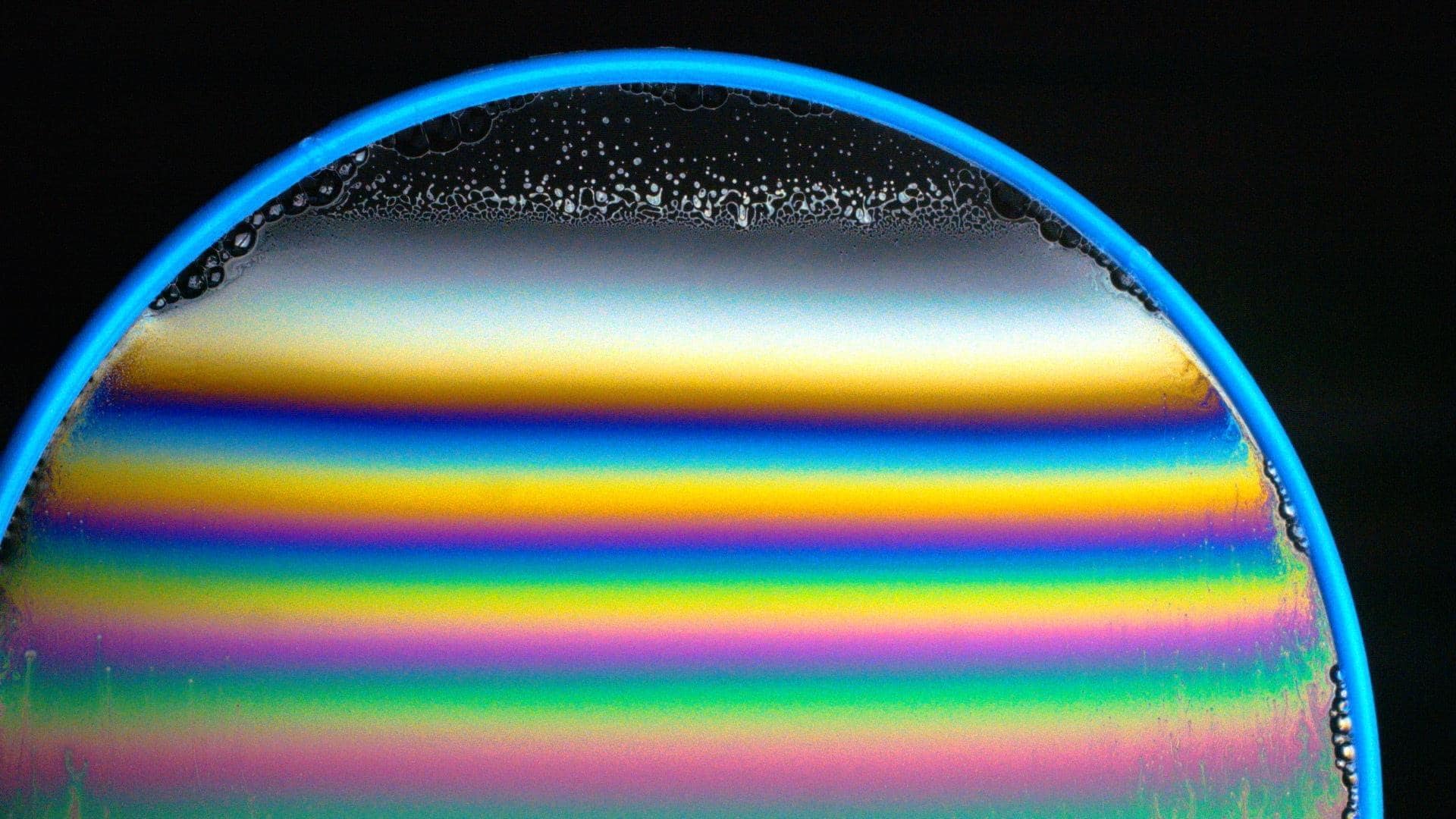 薄膜で光を制御する方法