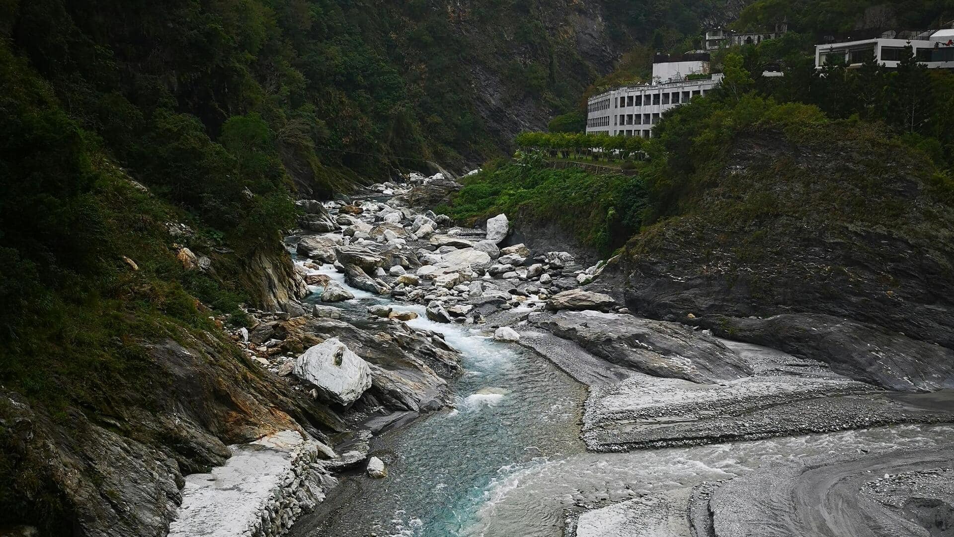 台湾の魅力的な山岳地帯を発見しよう