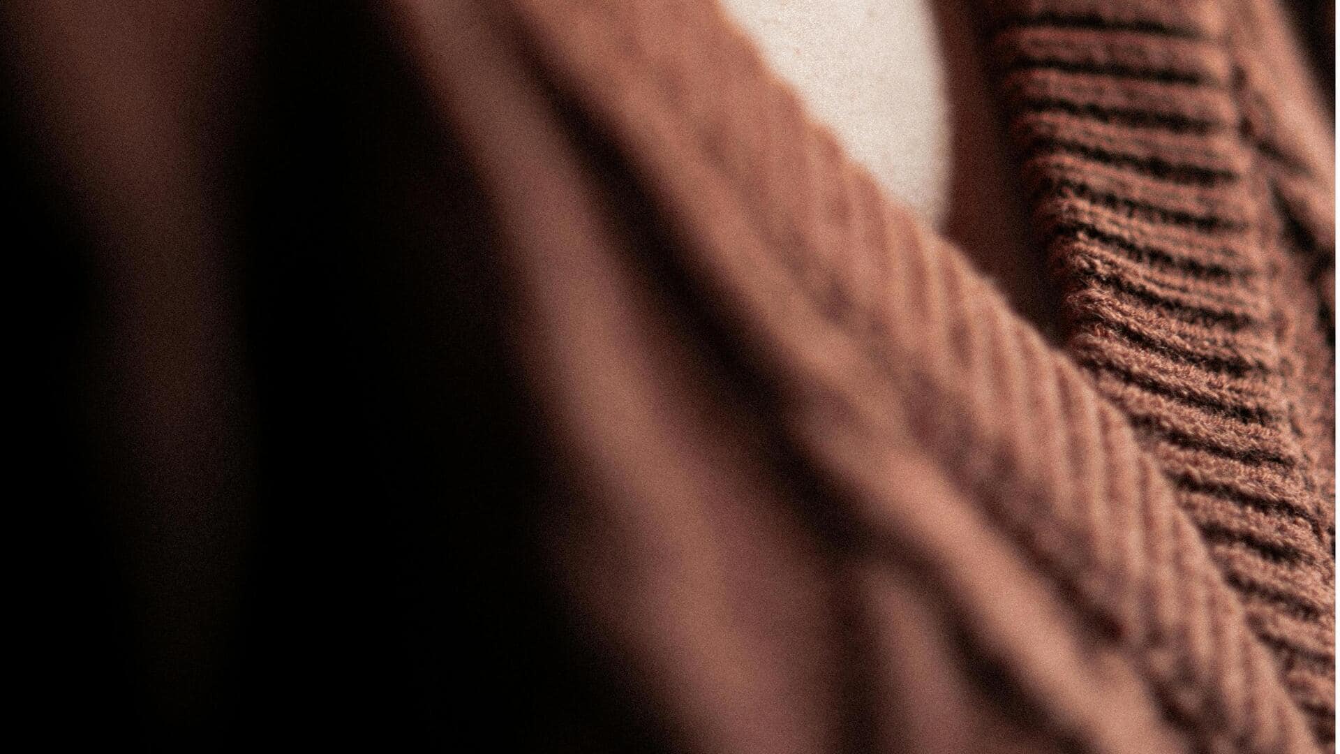 ラップフロントニットドレスの冬スタイル5選