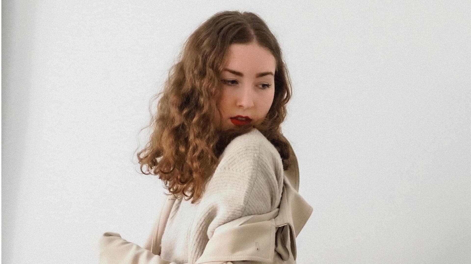 冬の都市スタイルを変える5つのオーバーオールレイヤリング