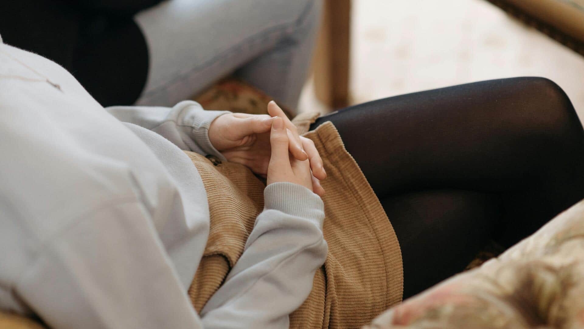 冬のファッションでコーデュロイスカートをスタイリングする5つの方法