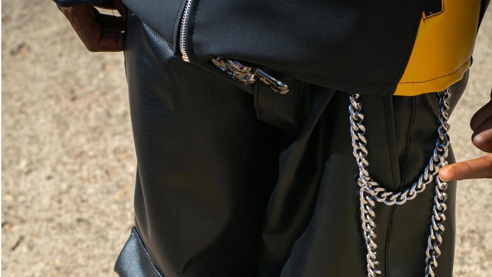 冬のスタイルを格上げするジッパー付きカーゴパンツ5選