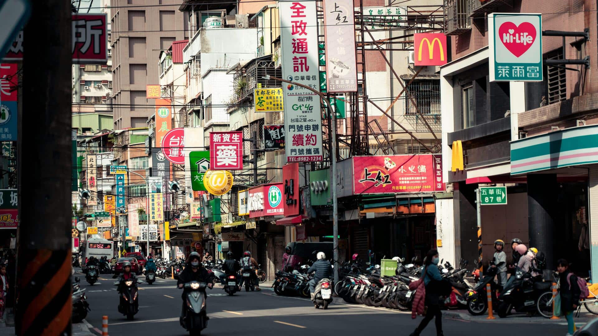 台北のユニークなアートインスタレーションとデザインストリートを巡る