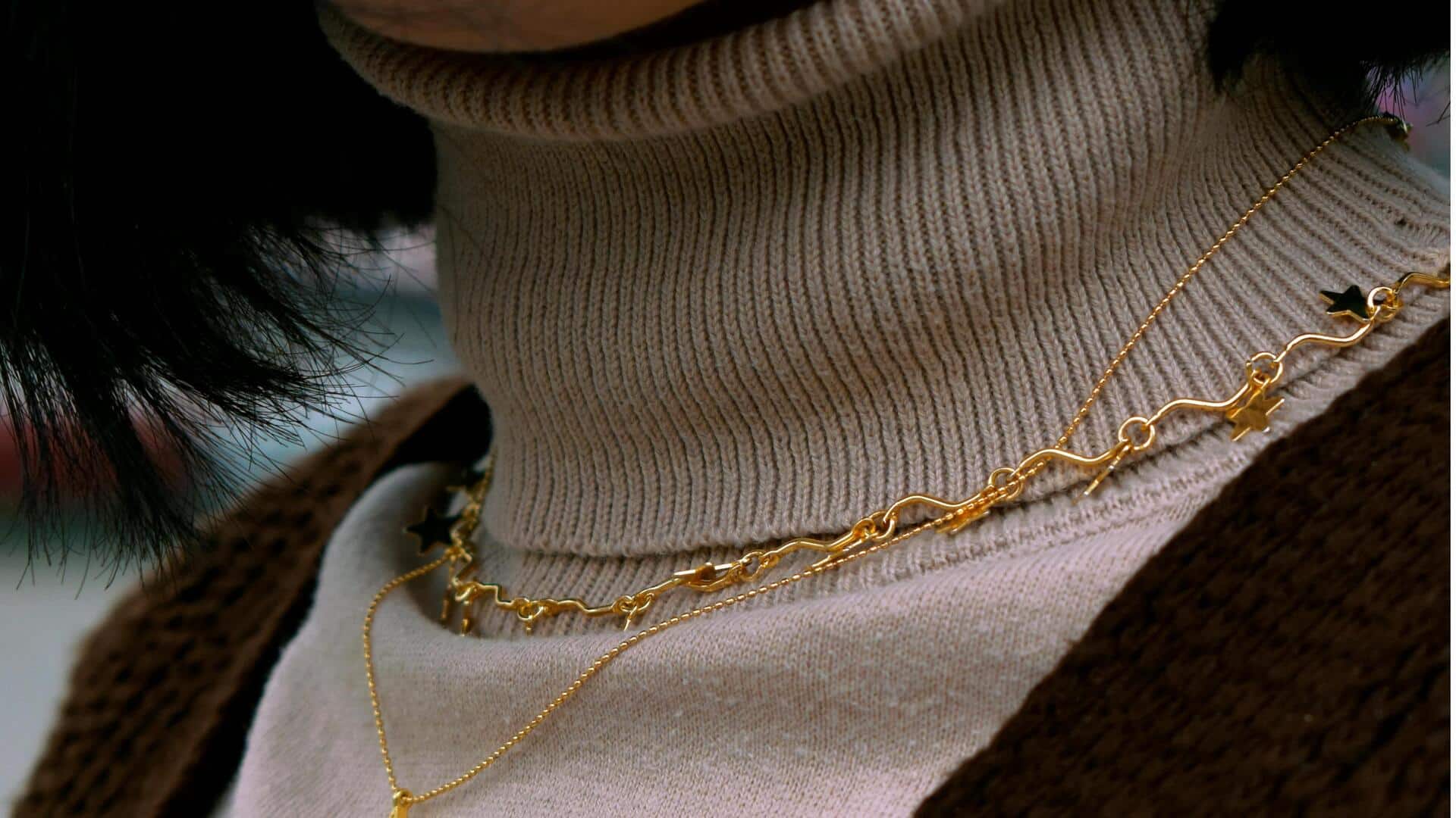 冬のファッション：モックネックセーターのスタイリング方法