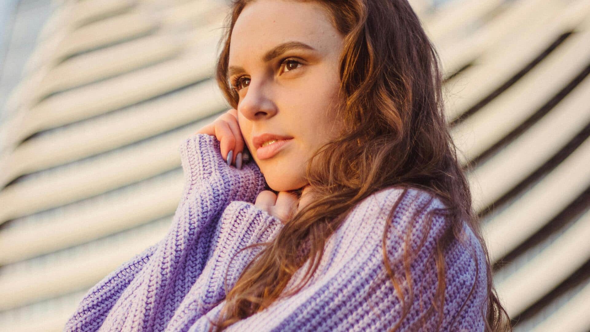 冬の装いを柔らかくするラベンダーアクセント5選