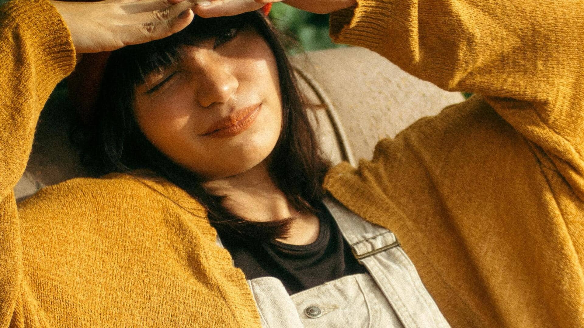 冬のワードローブを豊かにするハーベストイエロー