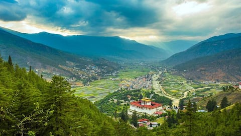 ブータンの神秘的な谷と高峰を発見する旅