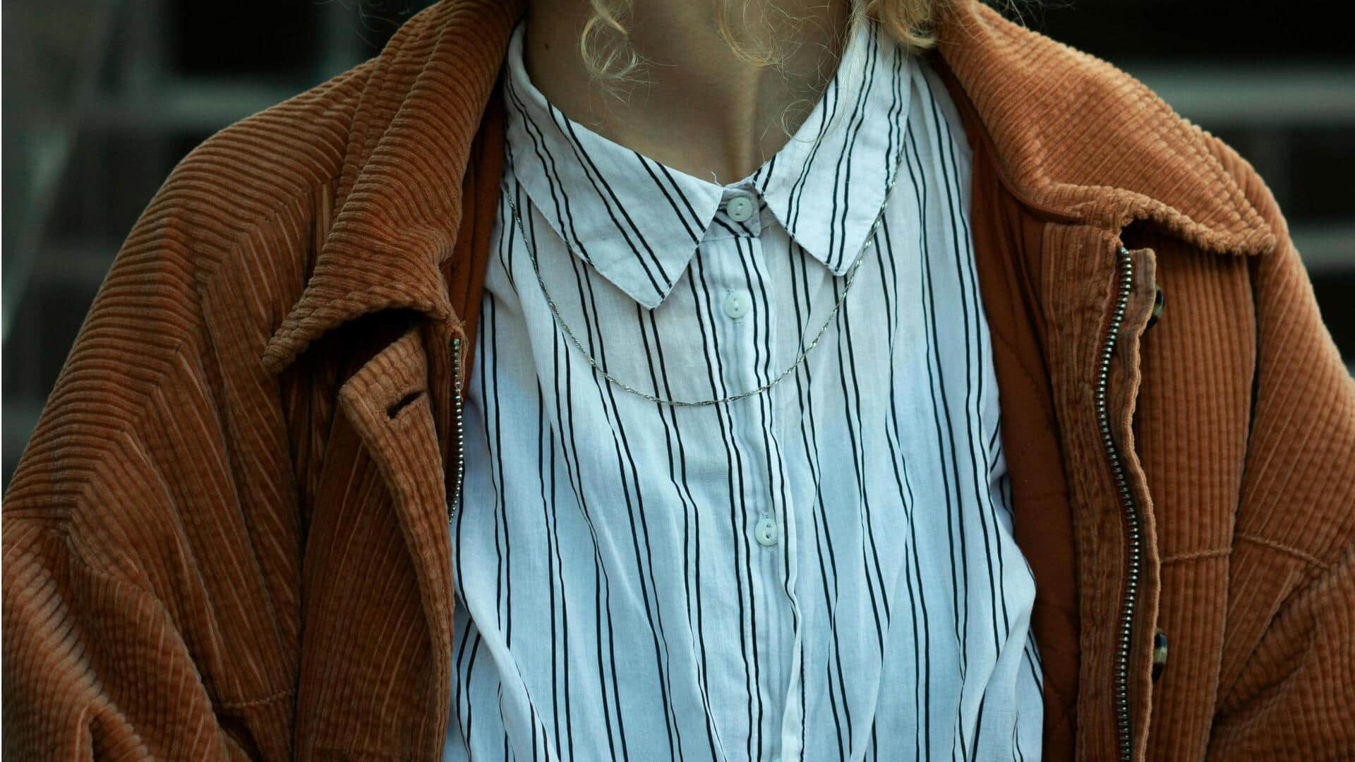 冬のファッションにぴったりなボクシーコーデュロイコートのスタイリング法