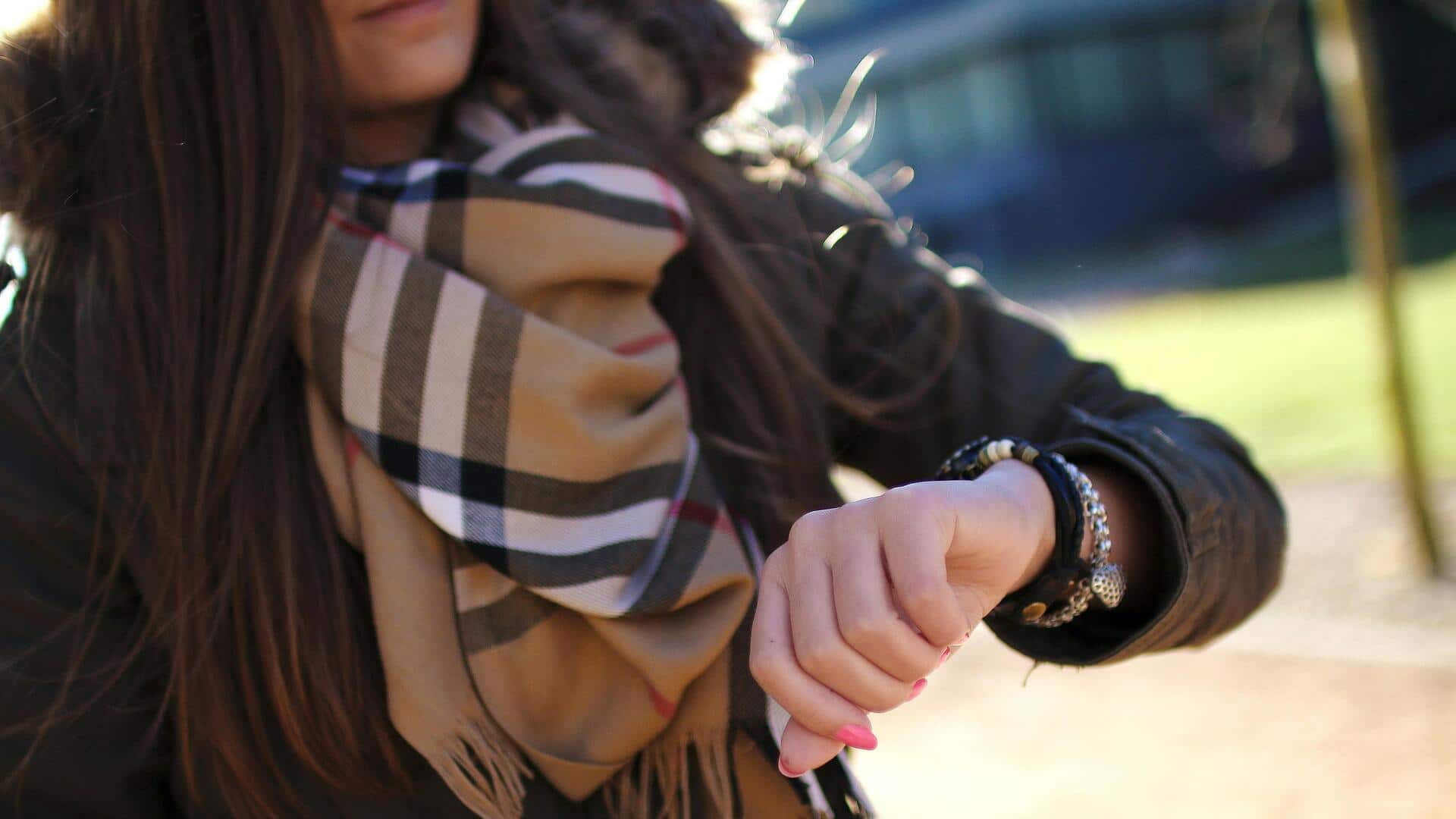 冬のチェック柄で現代女性のシックなファッションを楽しむ方法