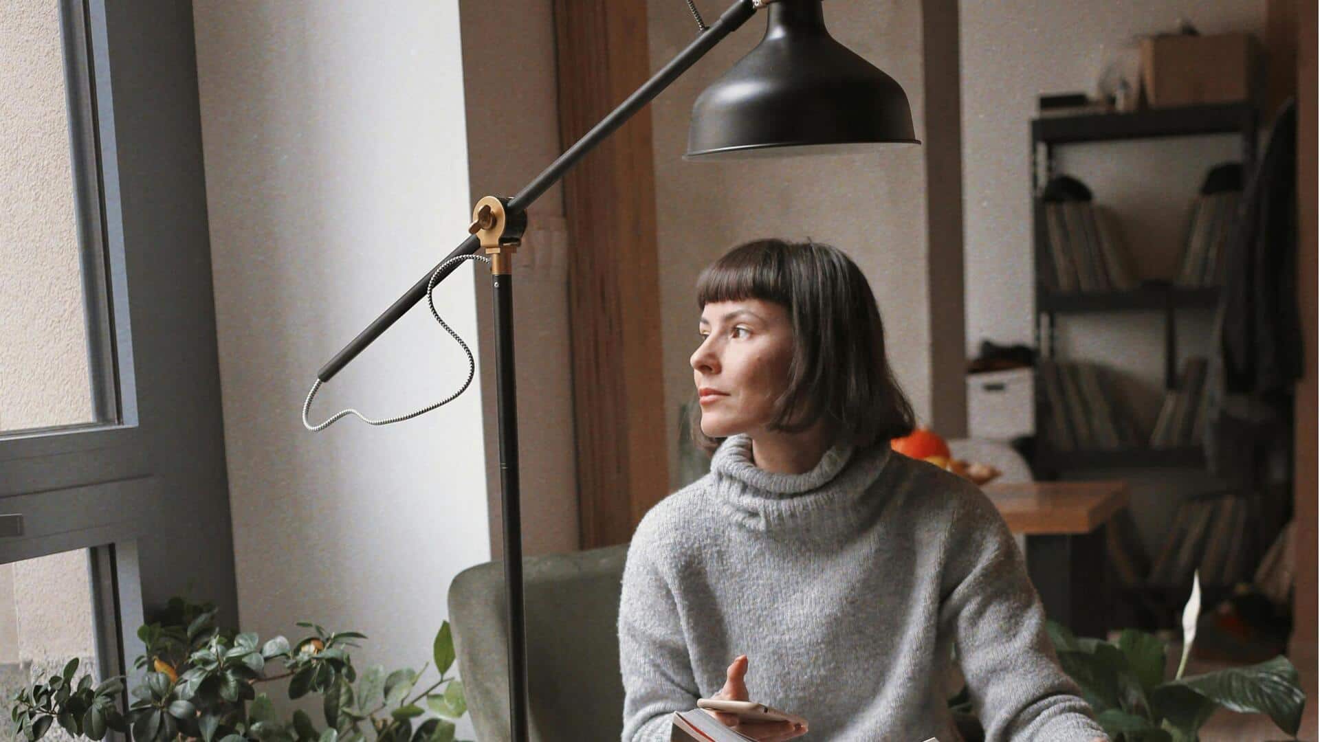 冬のファッションに癒しのニュートラルを