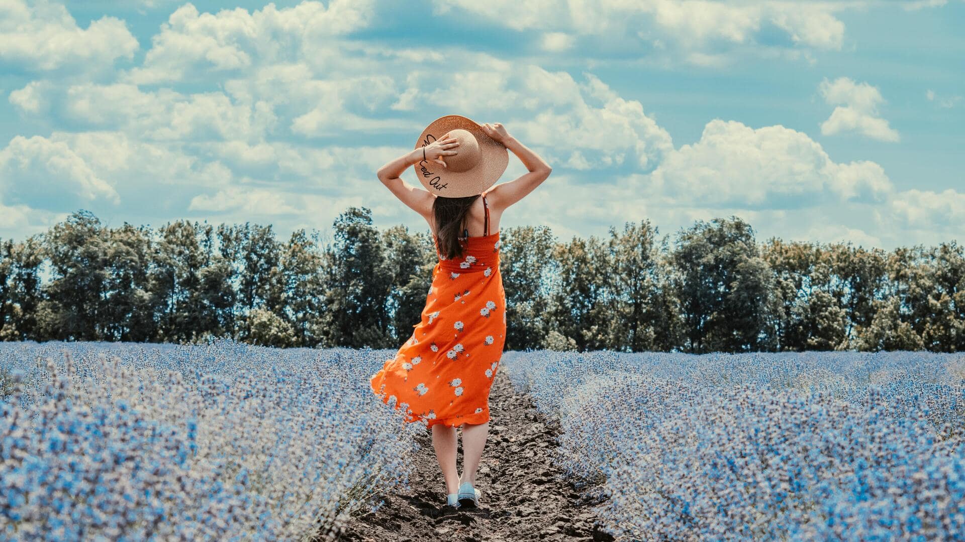 夏のワードローブに大胆な花柄を取り入れよう 夏のワードローブに大胆な花柄を取り入れよう