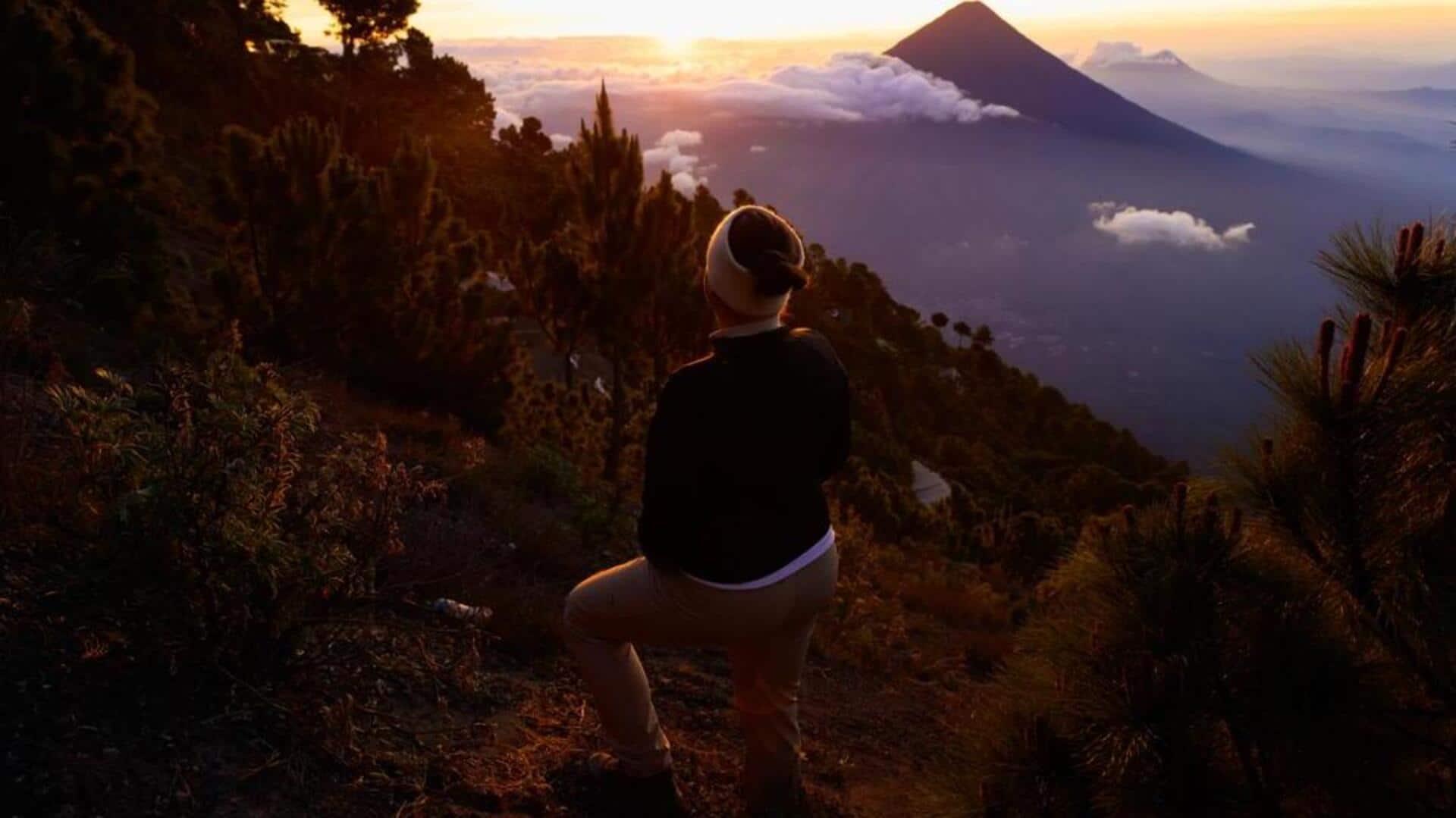 アカテナンゴ火山の絶景を楽しむハイキング