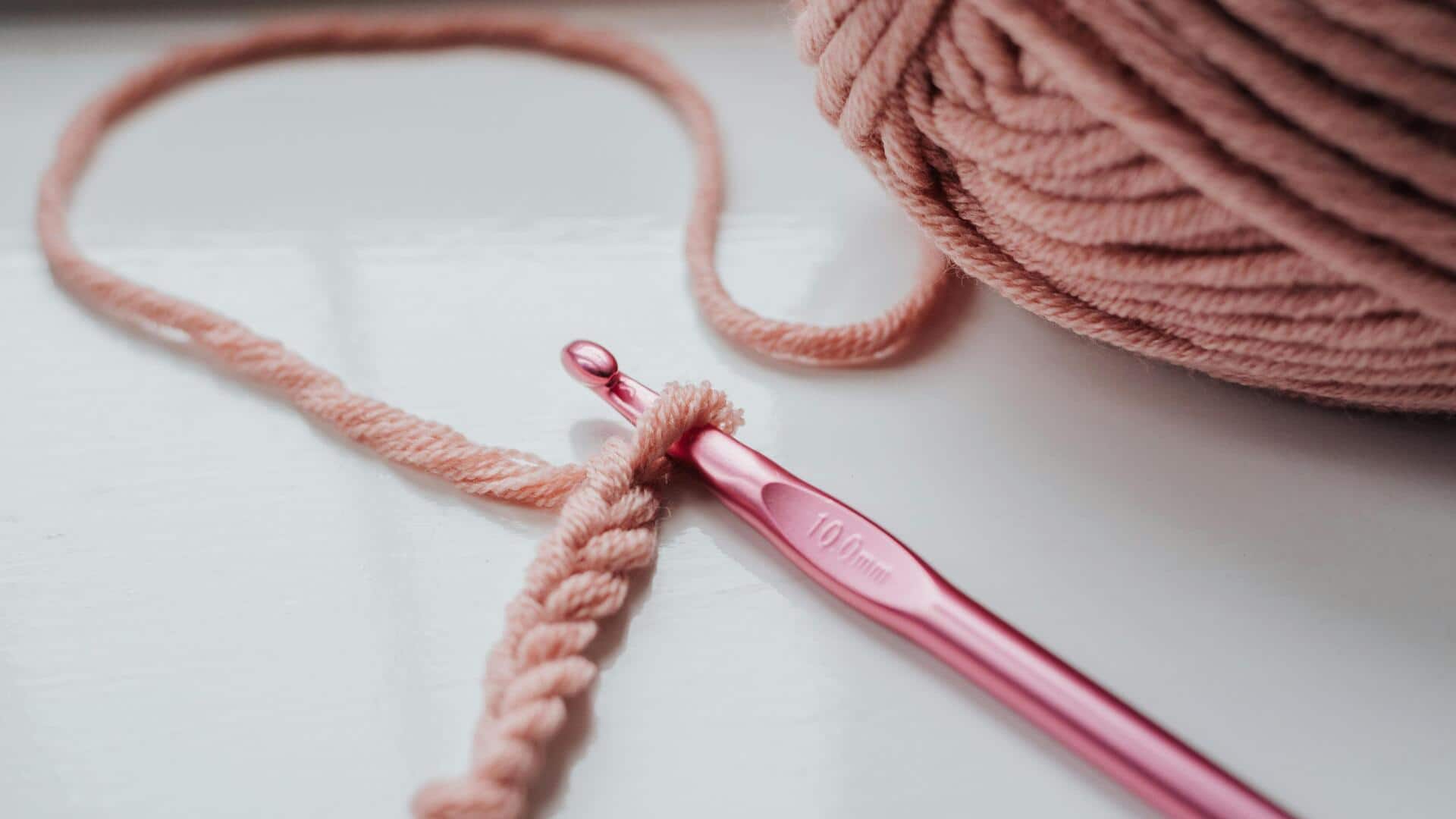 ニットタイ：日本のビジネスカジュアルに最適な冬のアクセサリー