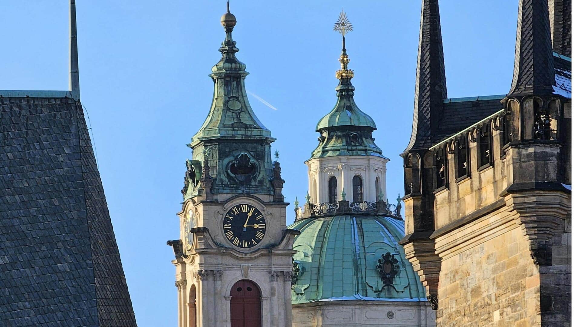 プラハのバロック建築と魅力的な通りを探る