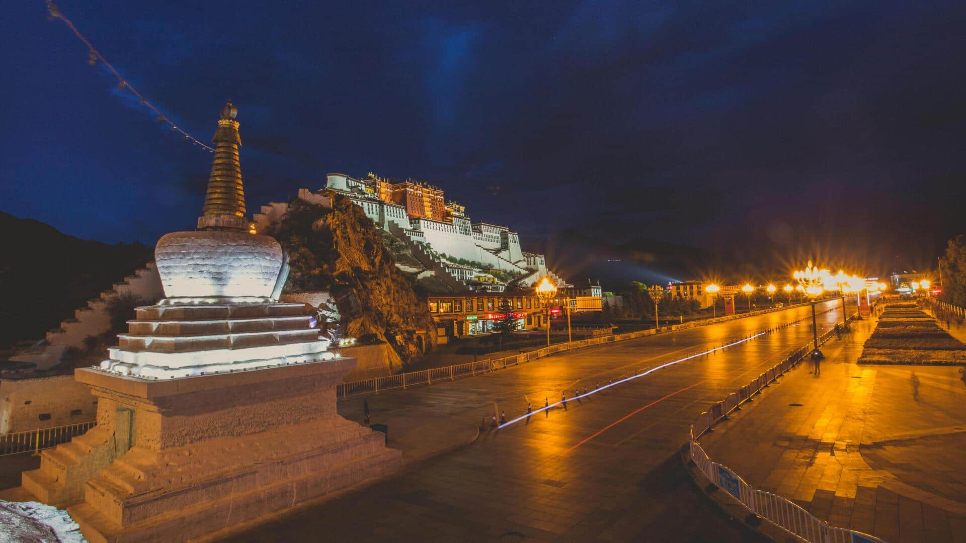 チベットの静かな山々で忘れられない体験を