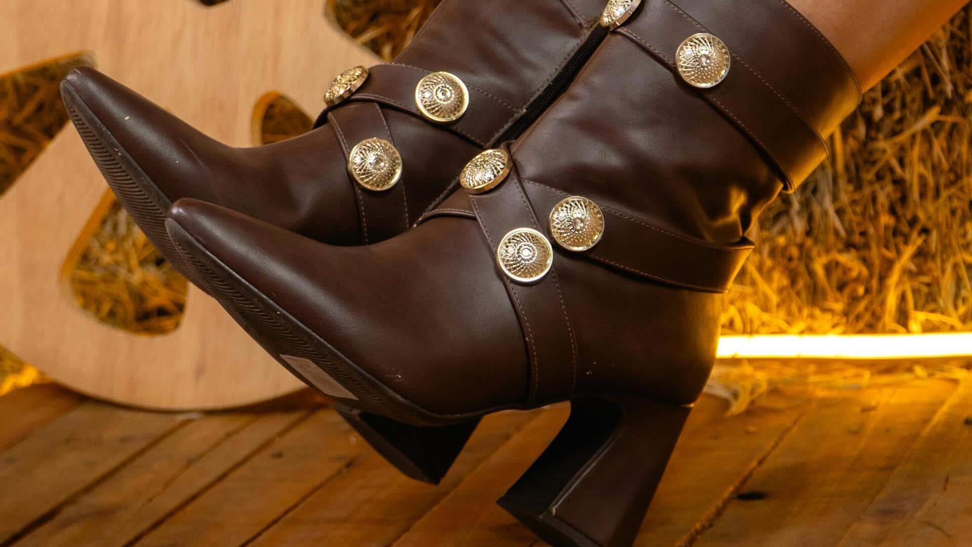 スナップボタン付きアンクルブーツで冬のスタイルを格上げ