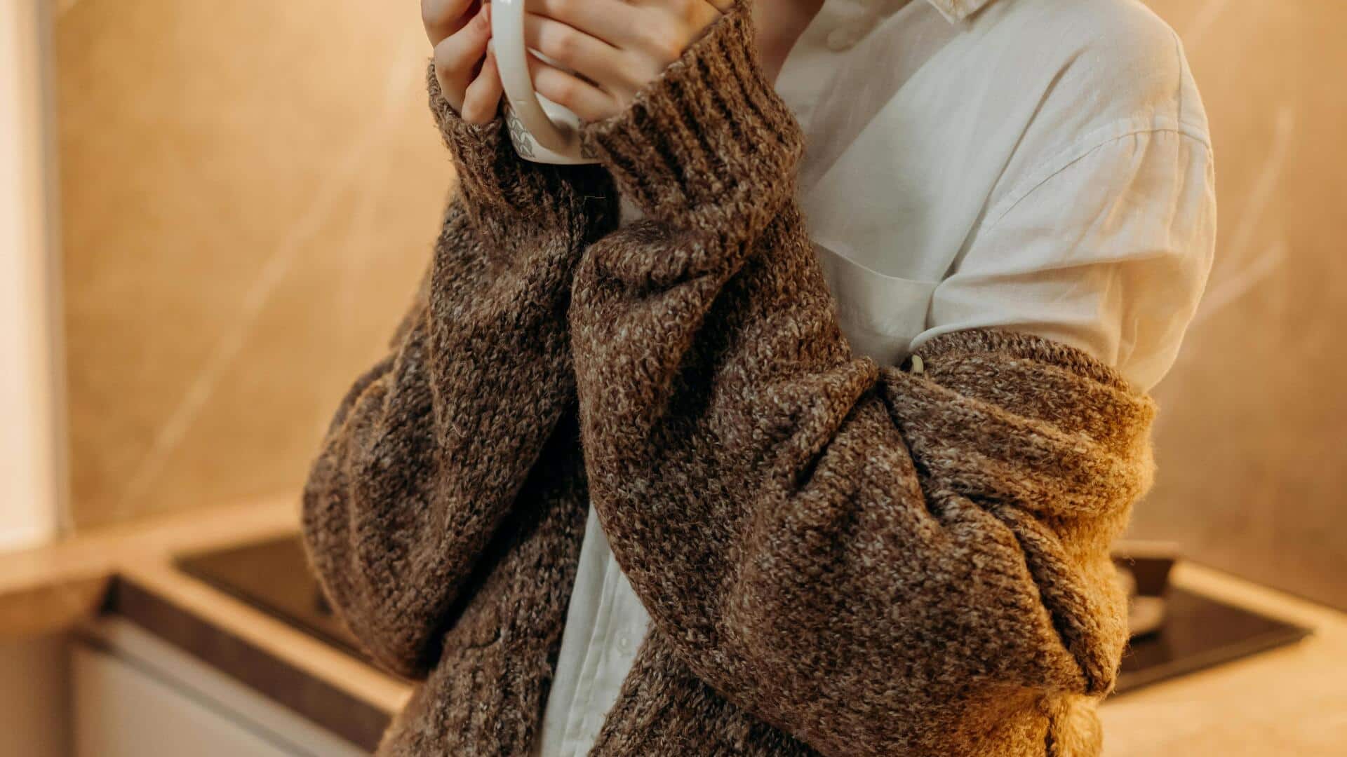 冬のスタイルにぴったりなボクシーなブークレカーディガン5選