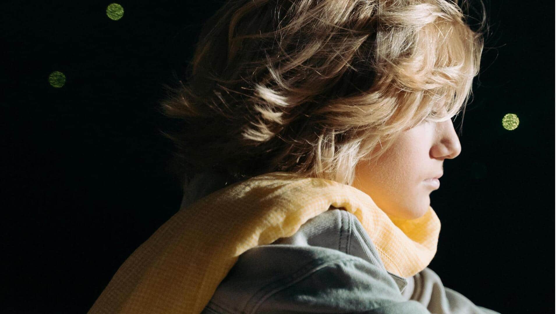 冬のワードローブを彩るバターイエローアクセント